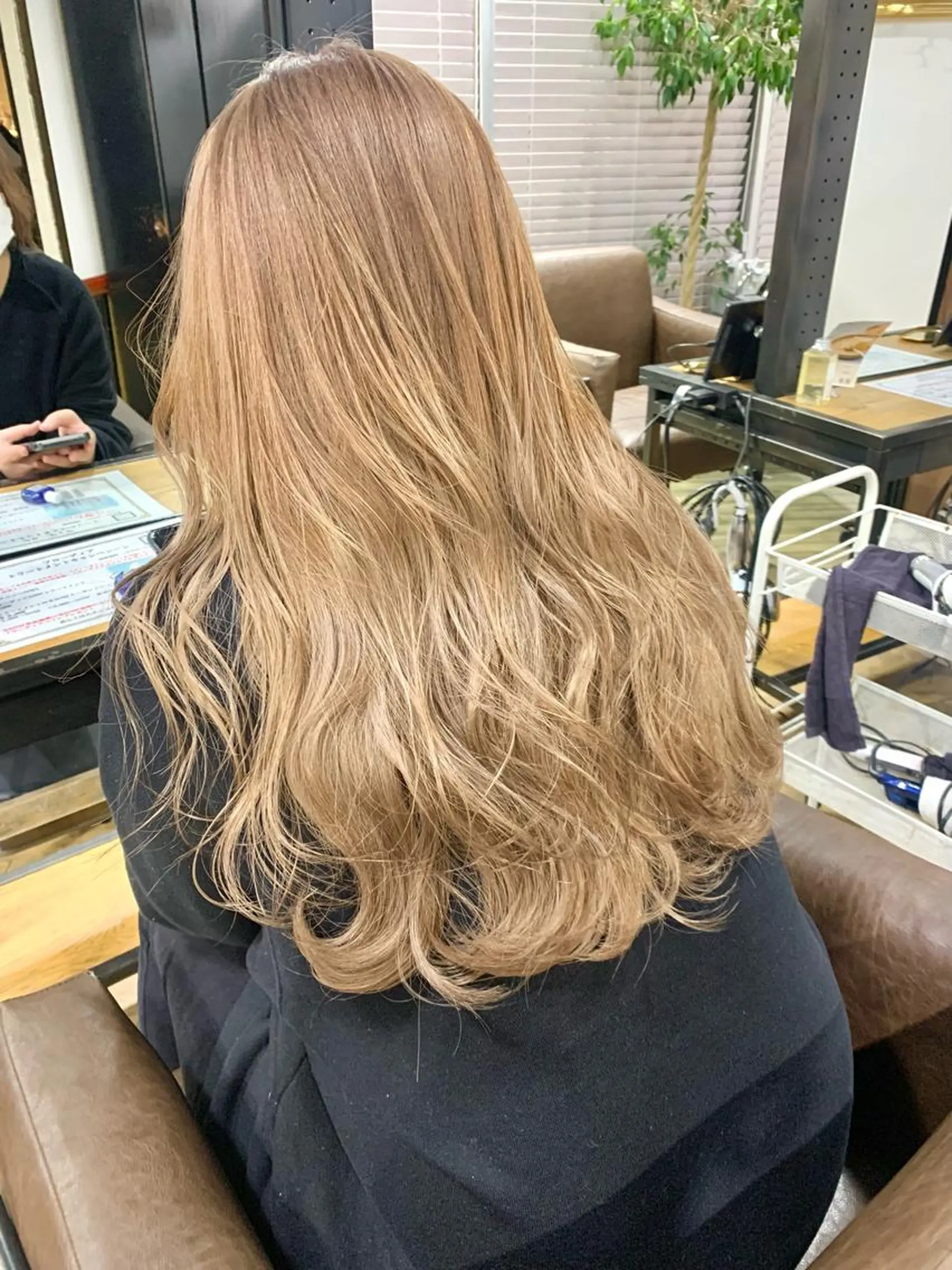 ミディアム カラー ベージュカラー グレージュ レイヤーカット カット ヘアカラー トリートメント ARCANAブリーチ レイヤーカット/原宿のヘアスタイル