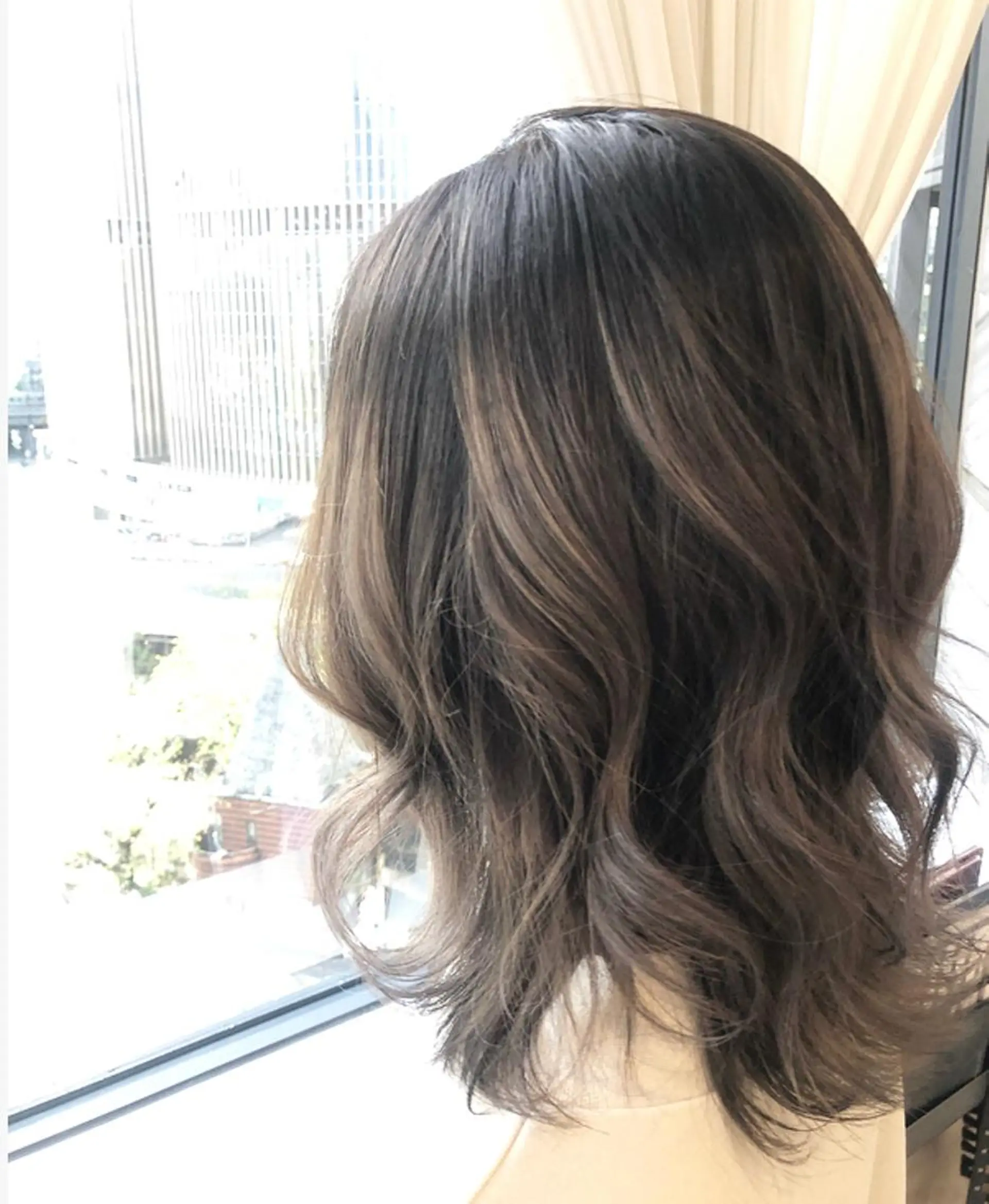 ミディアム カラー 藤田 歩美のヘアスタイル