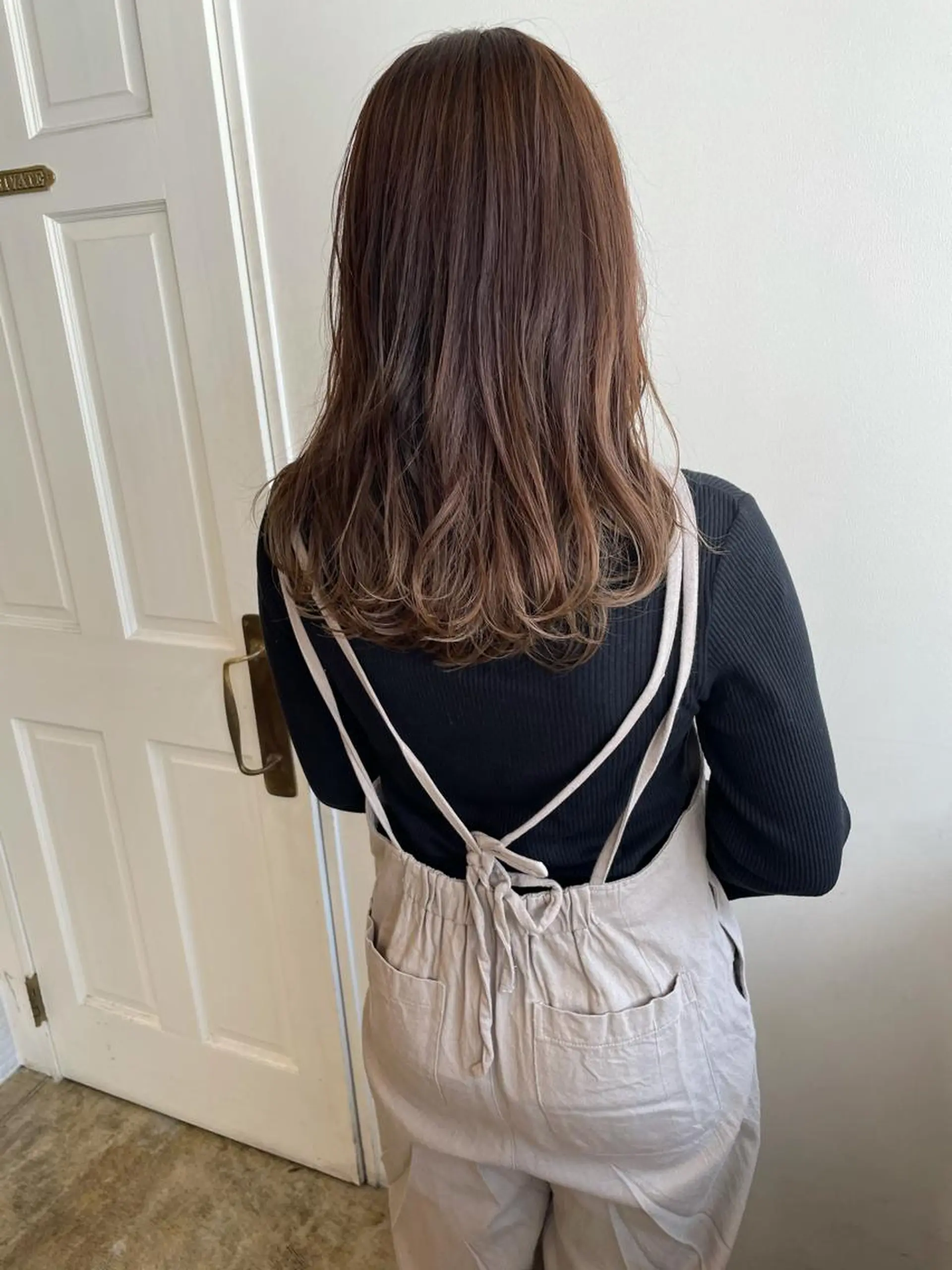 セミロング カラー カット ヘアカラー トリートメント MIOベージュカラー 柔らかいカラーのヘアスタイル