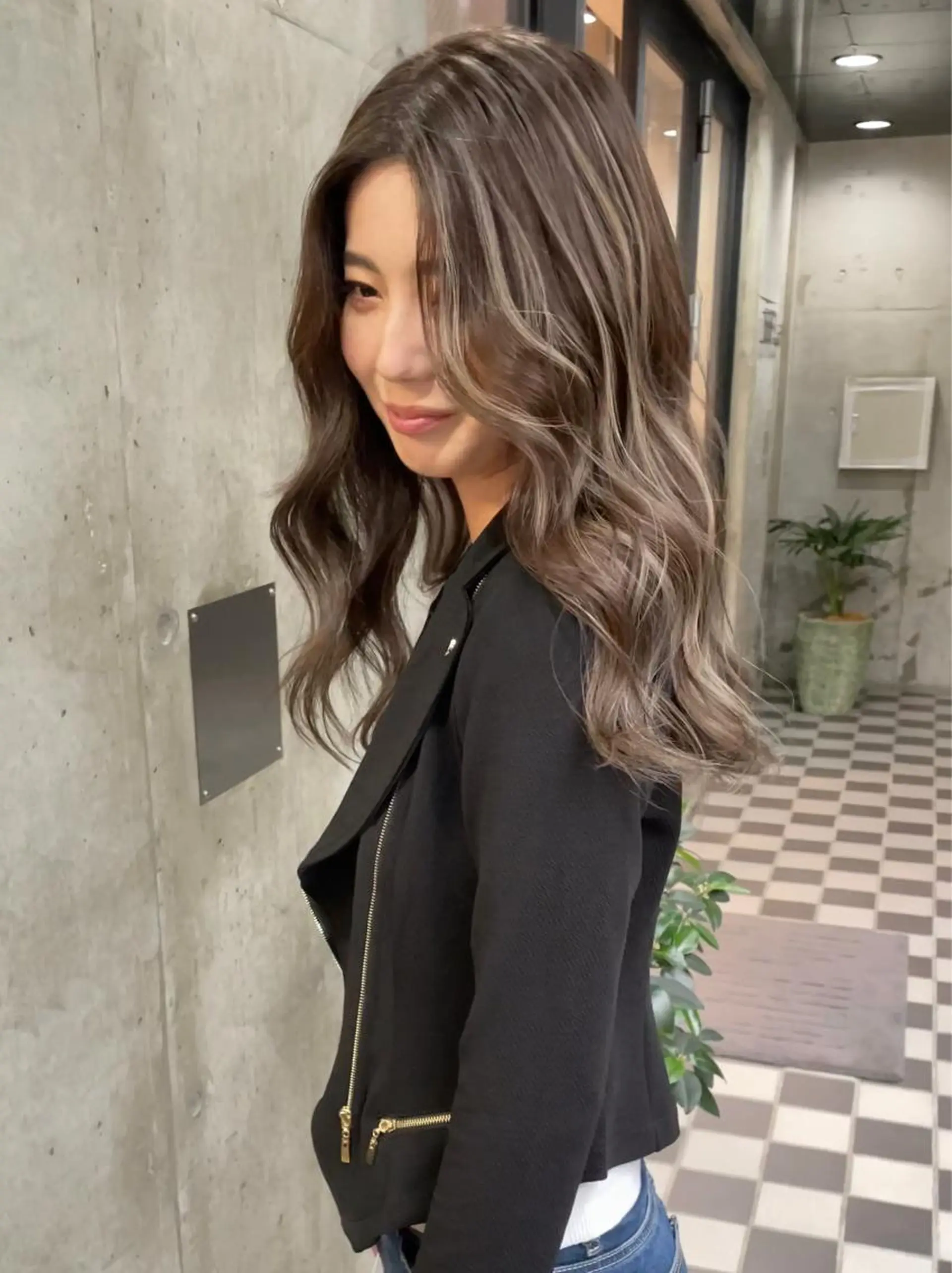 ロング カラー ベージュカラー ハイライトカラー ハイライト ヘアカラー SALOWIN  原宿ash所属・タナカ タクヤのヘアスタイル