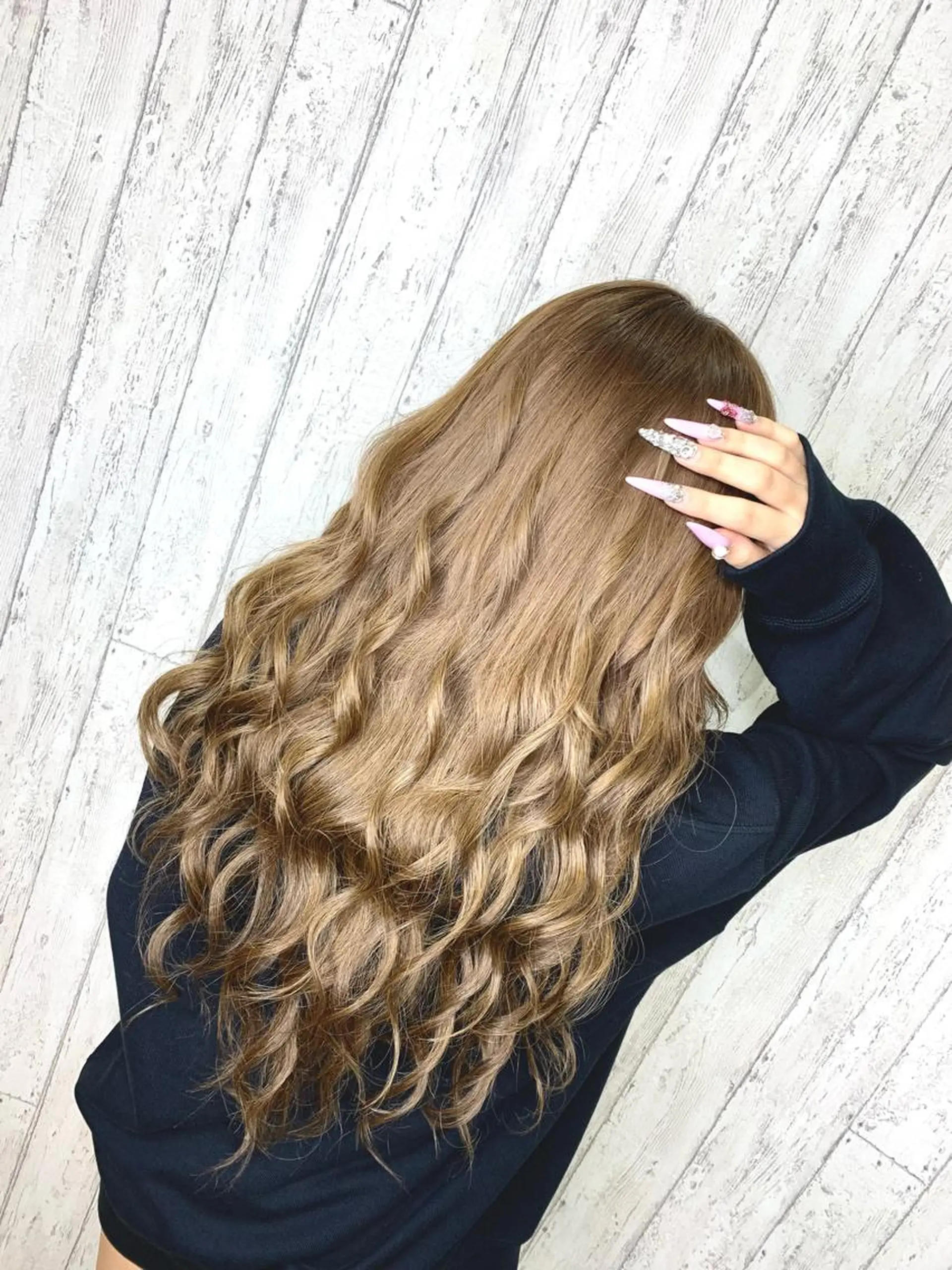 ミディアム 🔥ハイトーンカラー ギャルNAOKI🔥のヘアスタイル