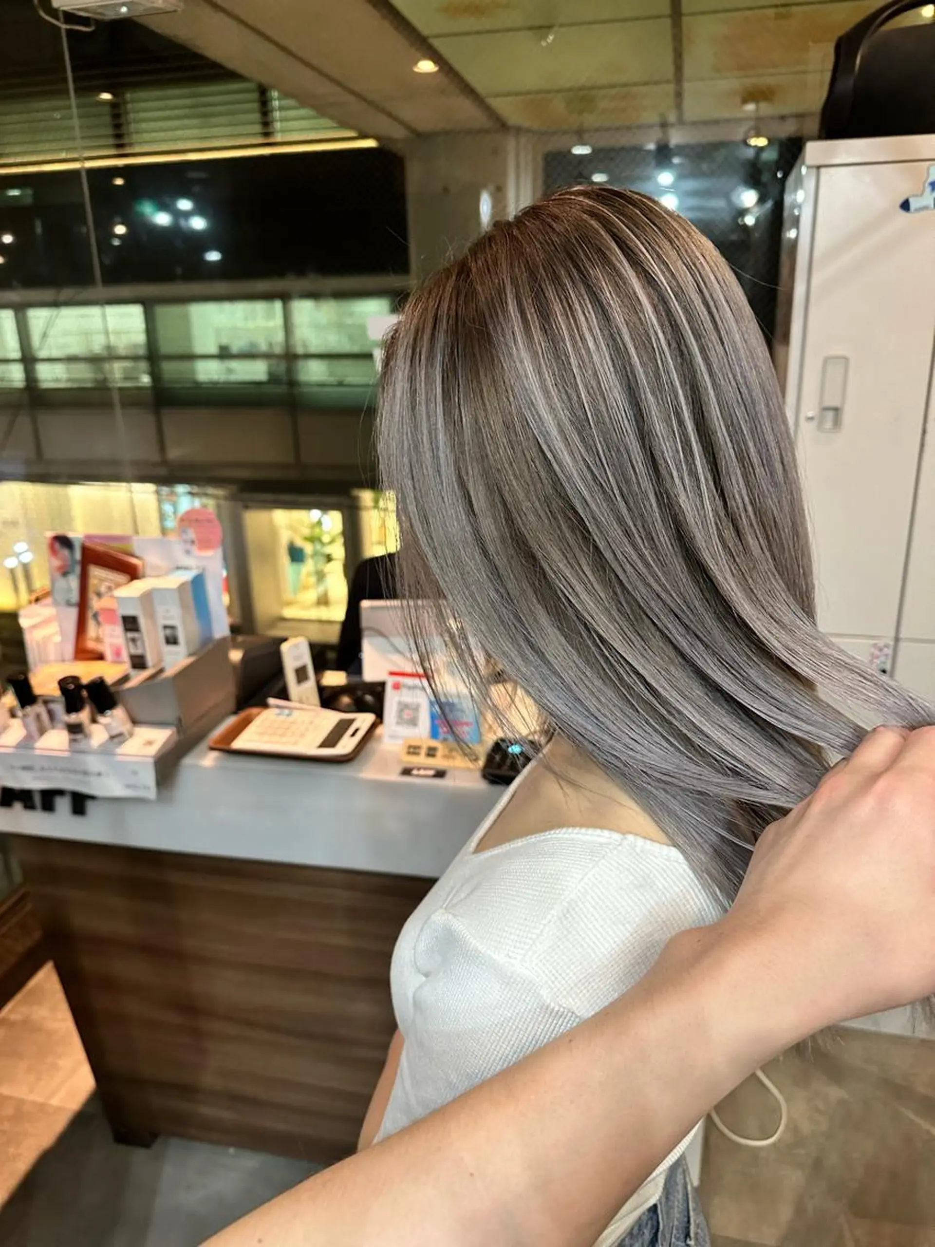 ロング カラー カット ヘアカラー トリートメント ヘアセット 難波ブリーチカラー 伊藤洋輝のヘアスタイル