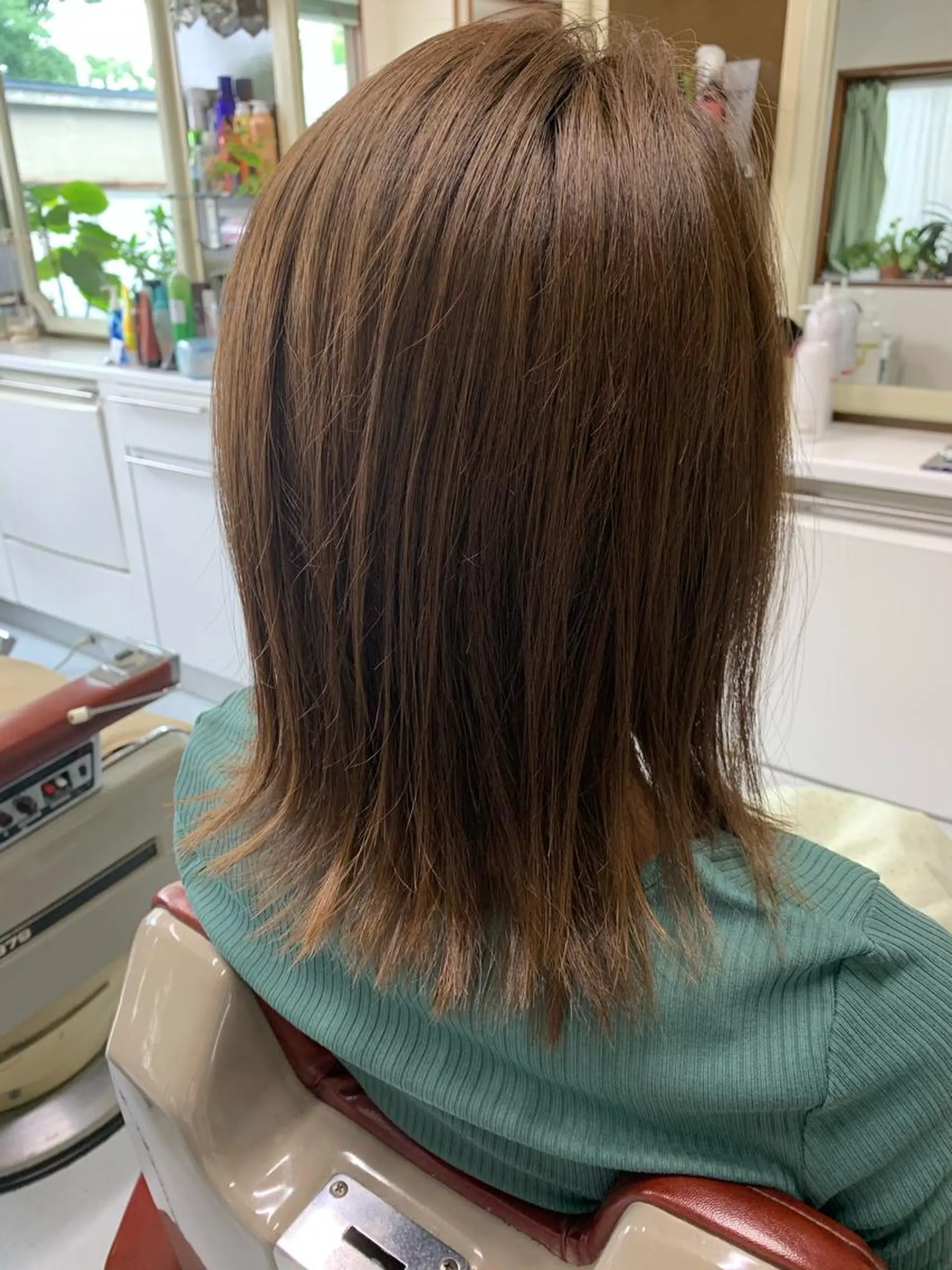 ミディアム カラー イルミナカラー 外ハネヘア カット ヘアカラー トリートメント ストウ ナナエのヘアスタイル