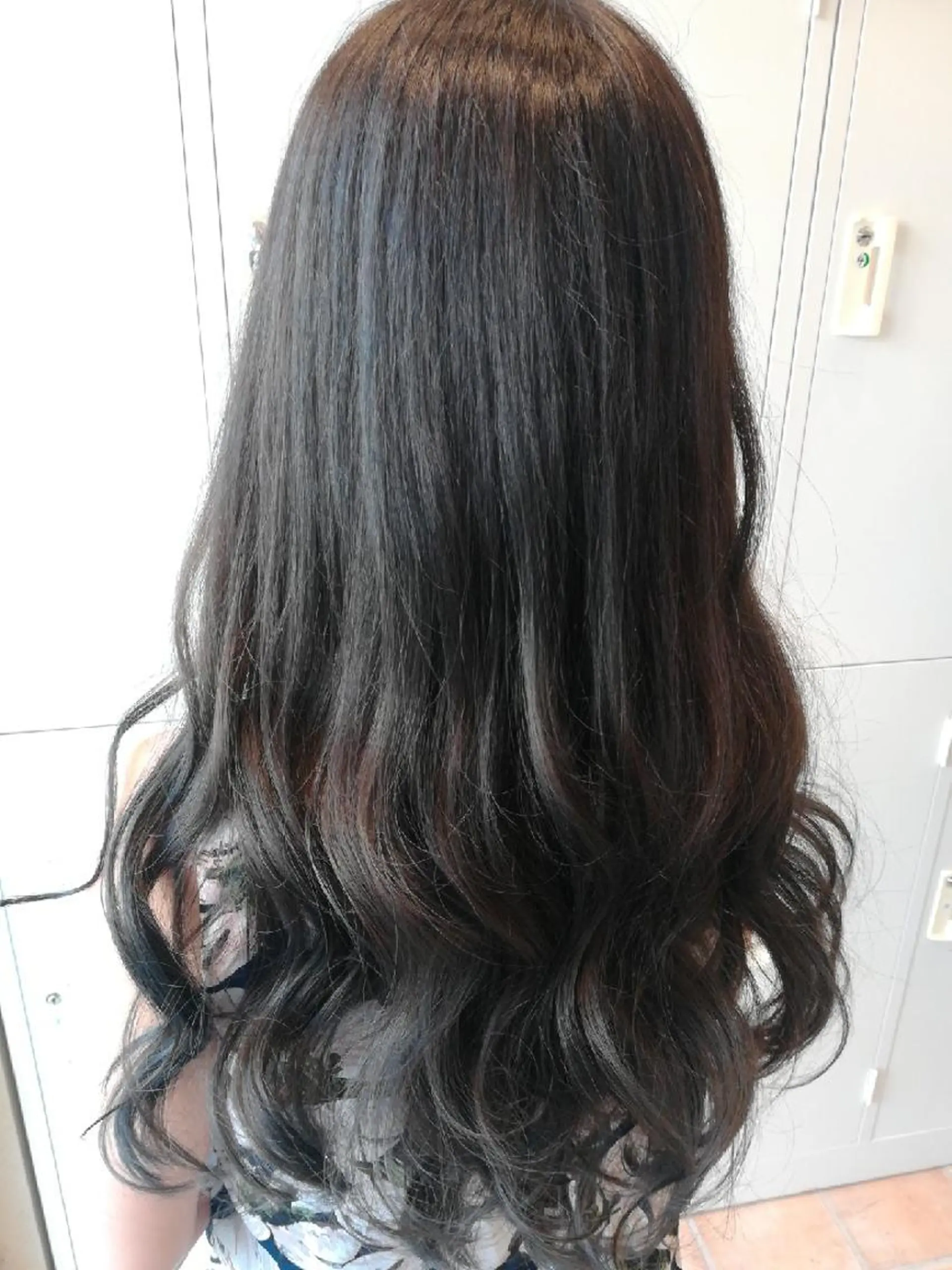 ロング カラー バレイヤージュ ブルーカラー ブルージュ グラデーションカラー レイヤーカット Hair's RooMのヘアスタイル