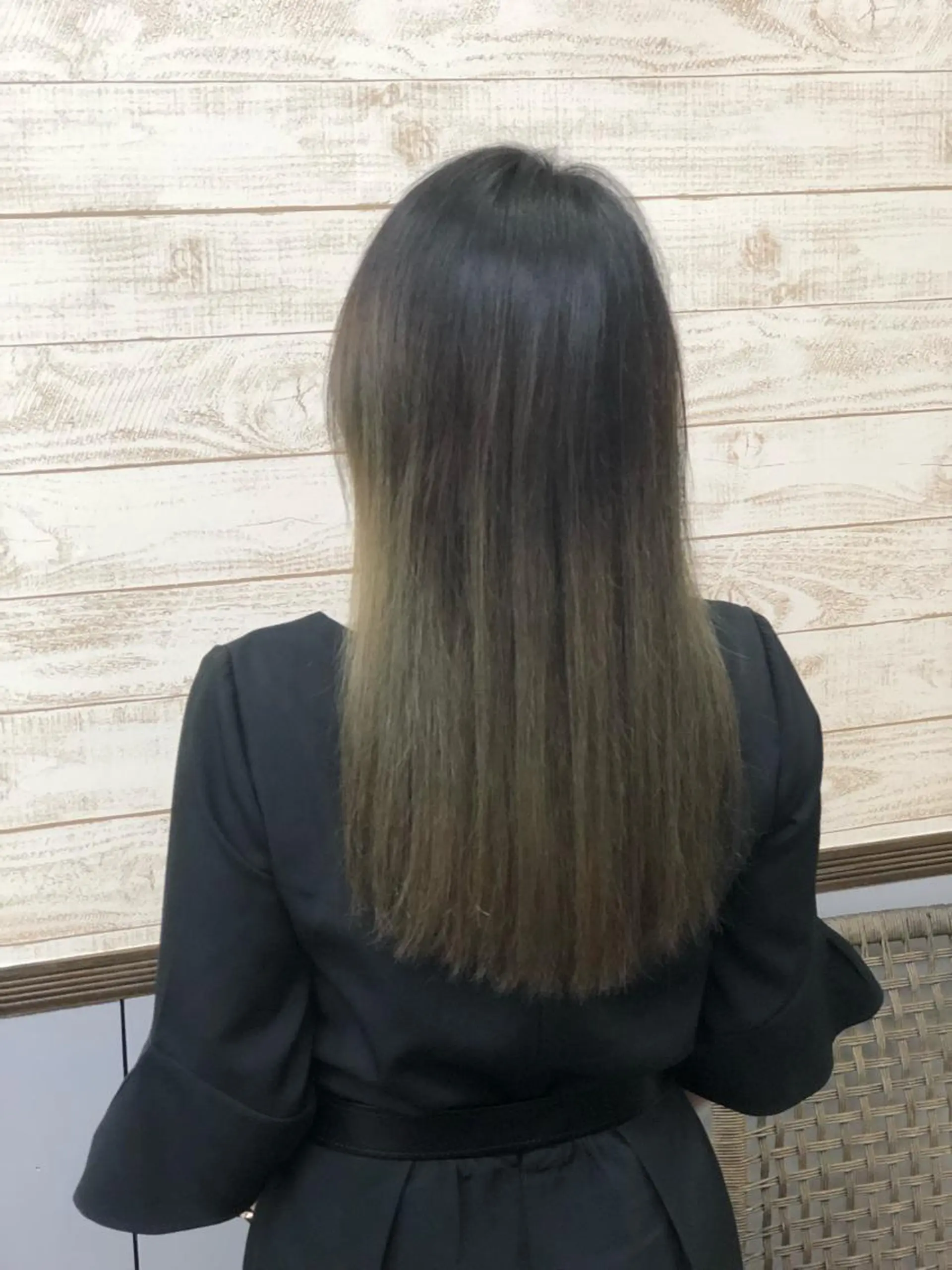 ロング カラー ヘアアレンジ アッシュ アッシュグレー ブリーチ ケアブリーチ カシス 枝毛カット＆髪質改善 満足NO.1岡しゃんのヘアスタイル