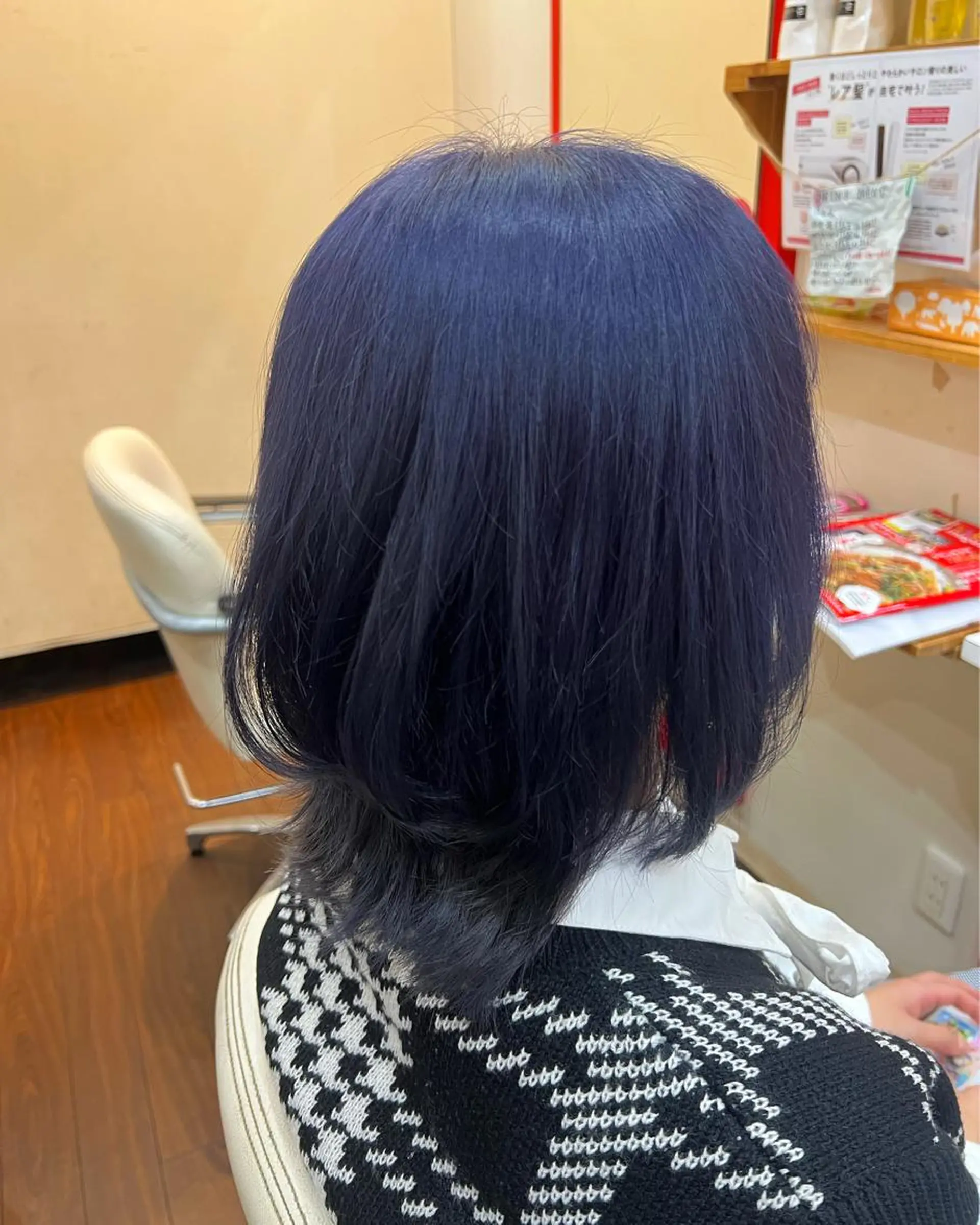 ミディアム カラー ブルーカラー ウルフカット カット ヘアカラー まさき✂︎ブリーチ／ デザインカラーのヘアスタイル