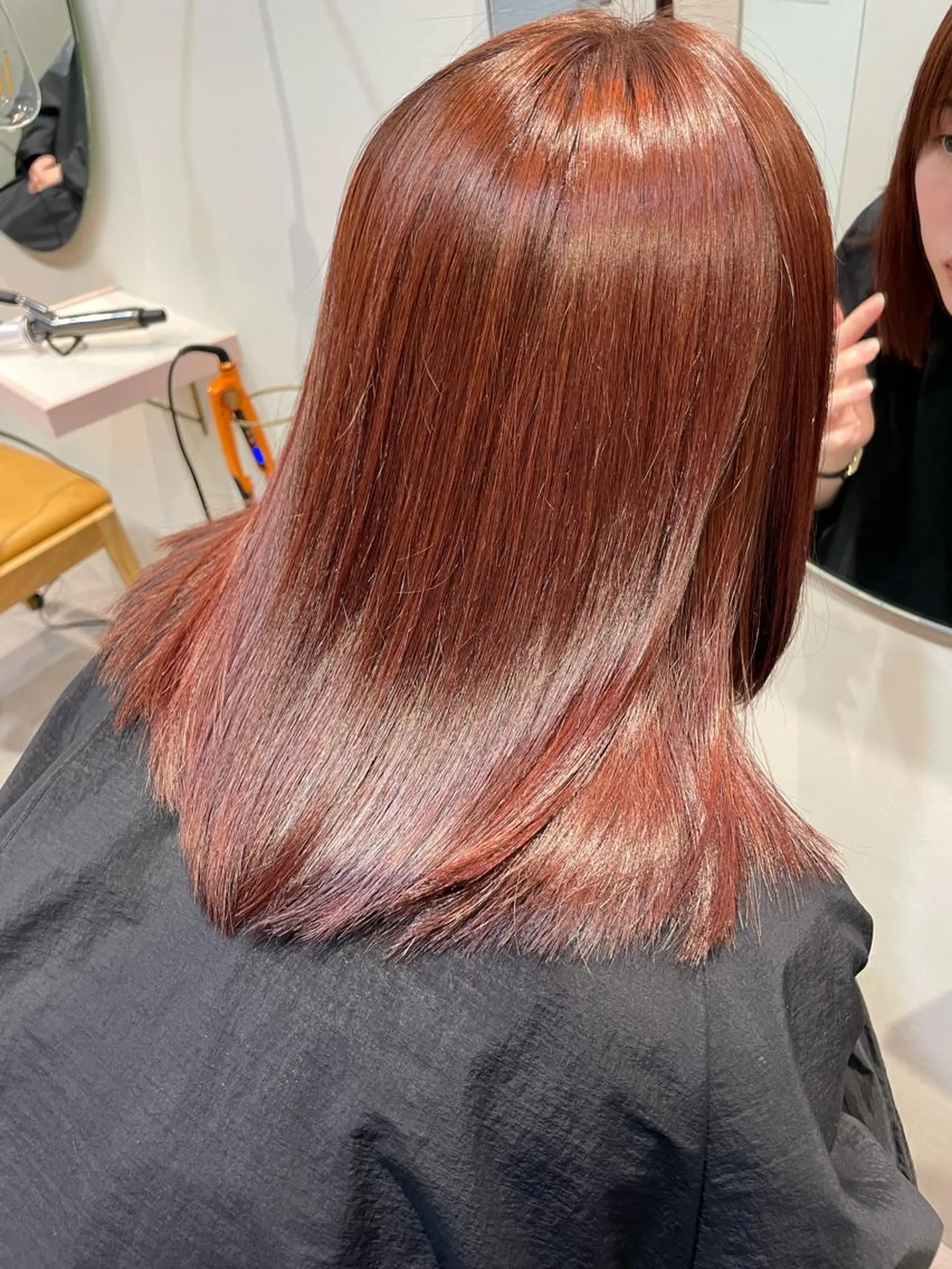 カラー 若月 あやかのヘアスタイル