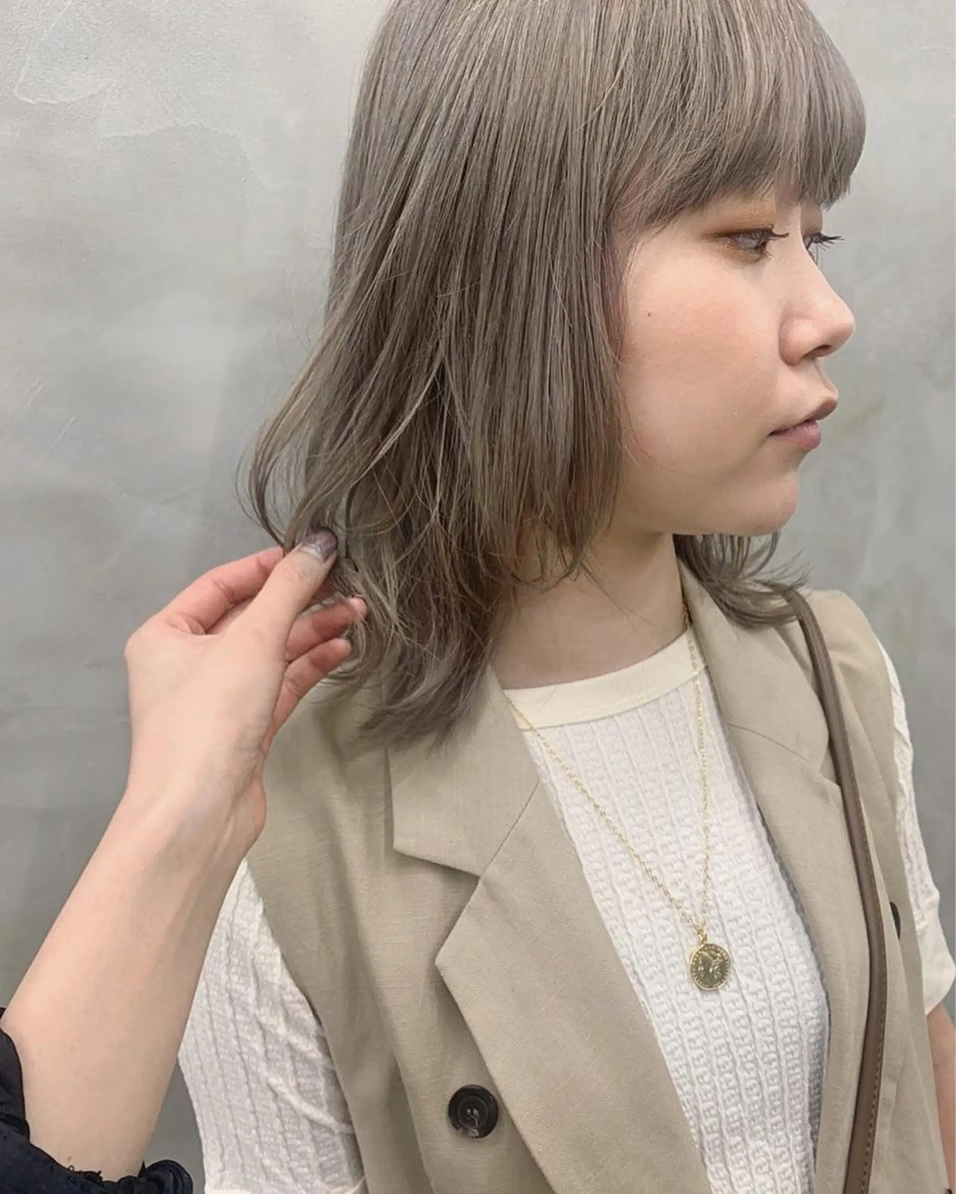 ミディアム カラー グレージュ ブームボックス所属・🐝ハイトーンカラー hachi🐝のヘアスタイル