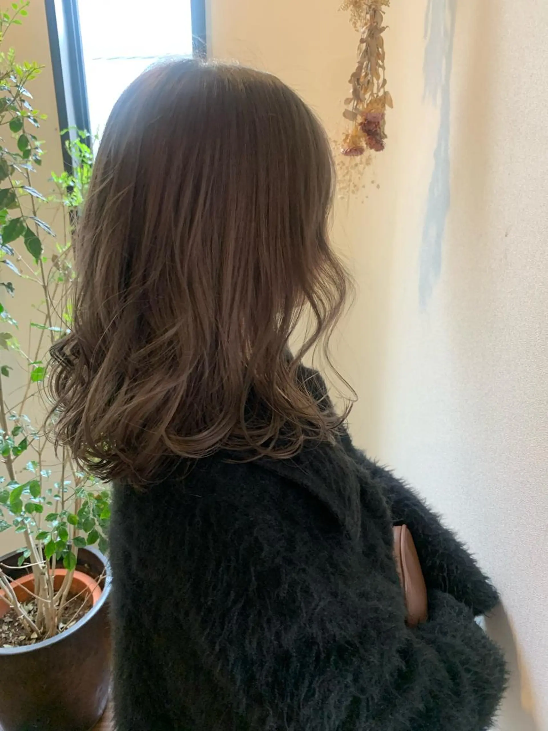 セミロング カラー ママ美容師まつげ 🤍まき🤍のマツエク・マツパデザイン