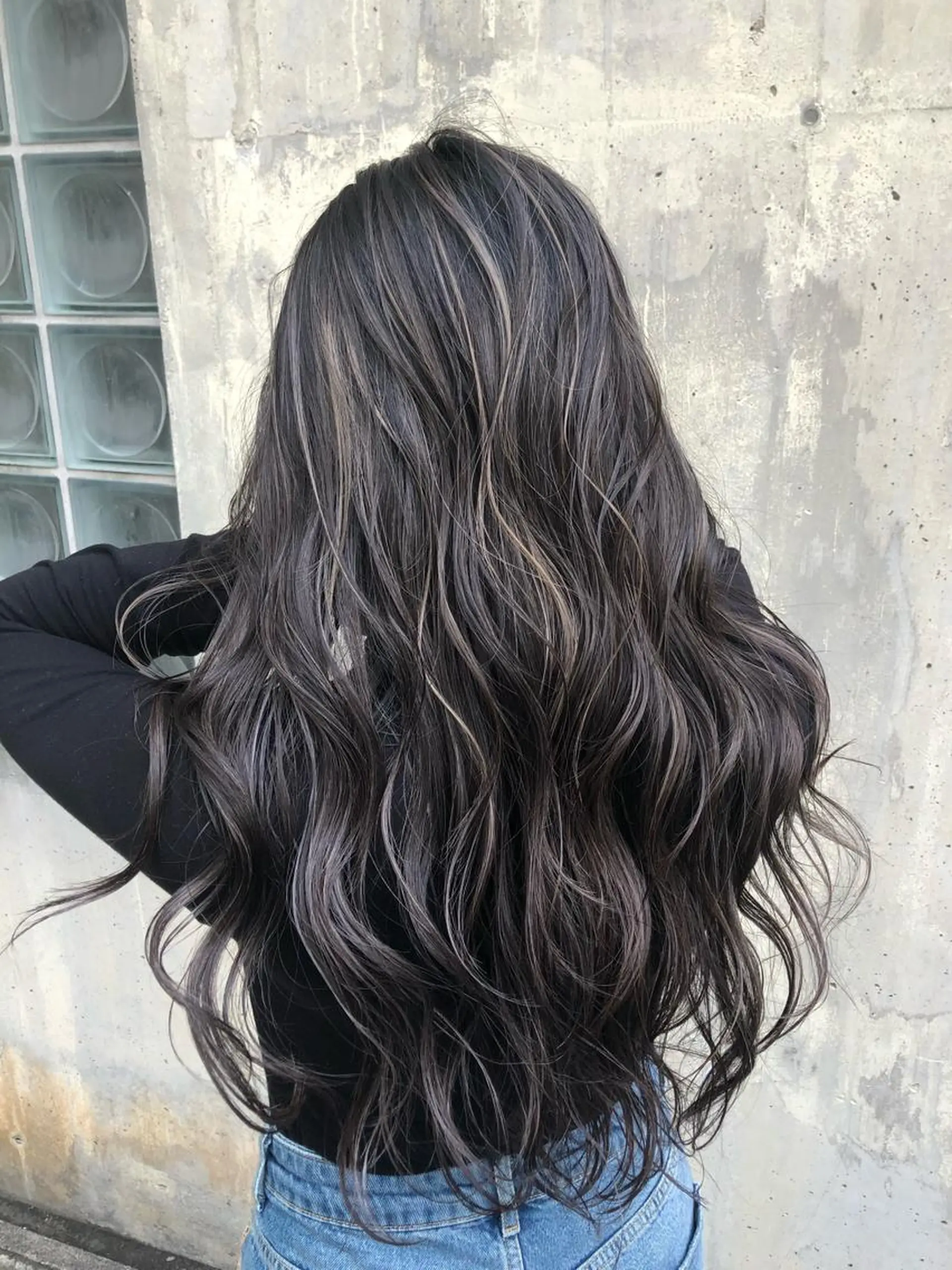 ロング カラー ブリーチ ケアブリーチ 透明感カラー グレージュ ハイライトカラー 大岩 茉愉のヘアスタイル