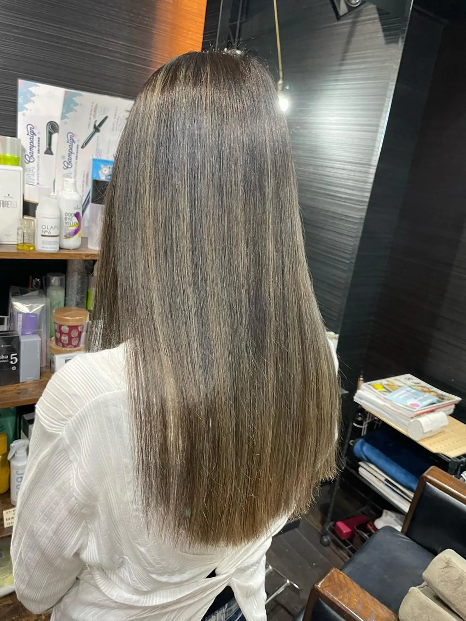 セミロング ハイライト ヘアカラー トリートメント VERONIQUE所属・山本 雅由のヘアスタイル