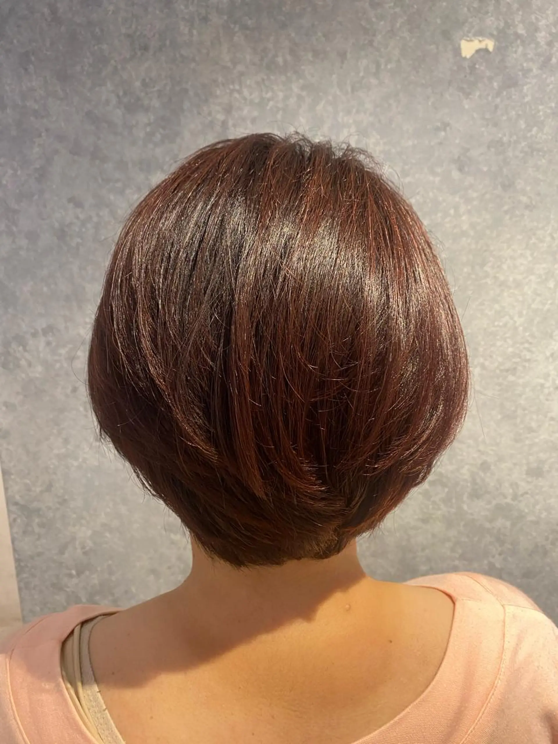 ショート カラー ブラウンカラー ピンクカラー ピンクブラウン AiRU hair RIRIKOのヘアスタイル