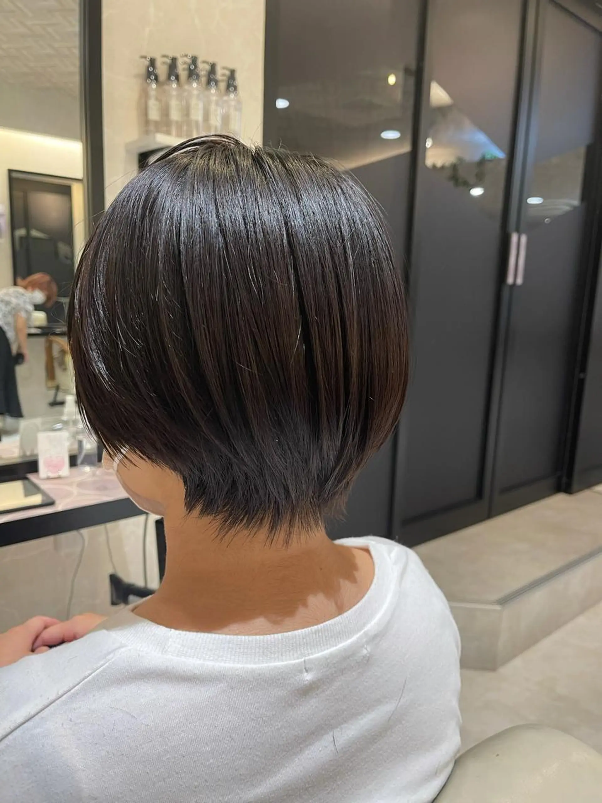 ショート 濱田輝レイヤー 韓国風 ハイトーンのヘアスタイル