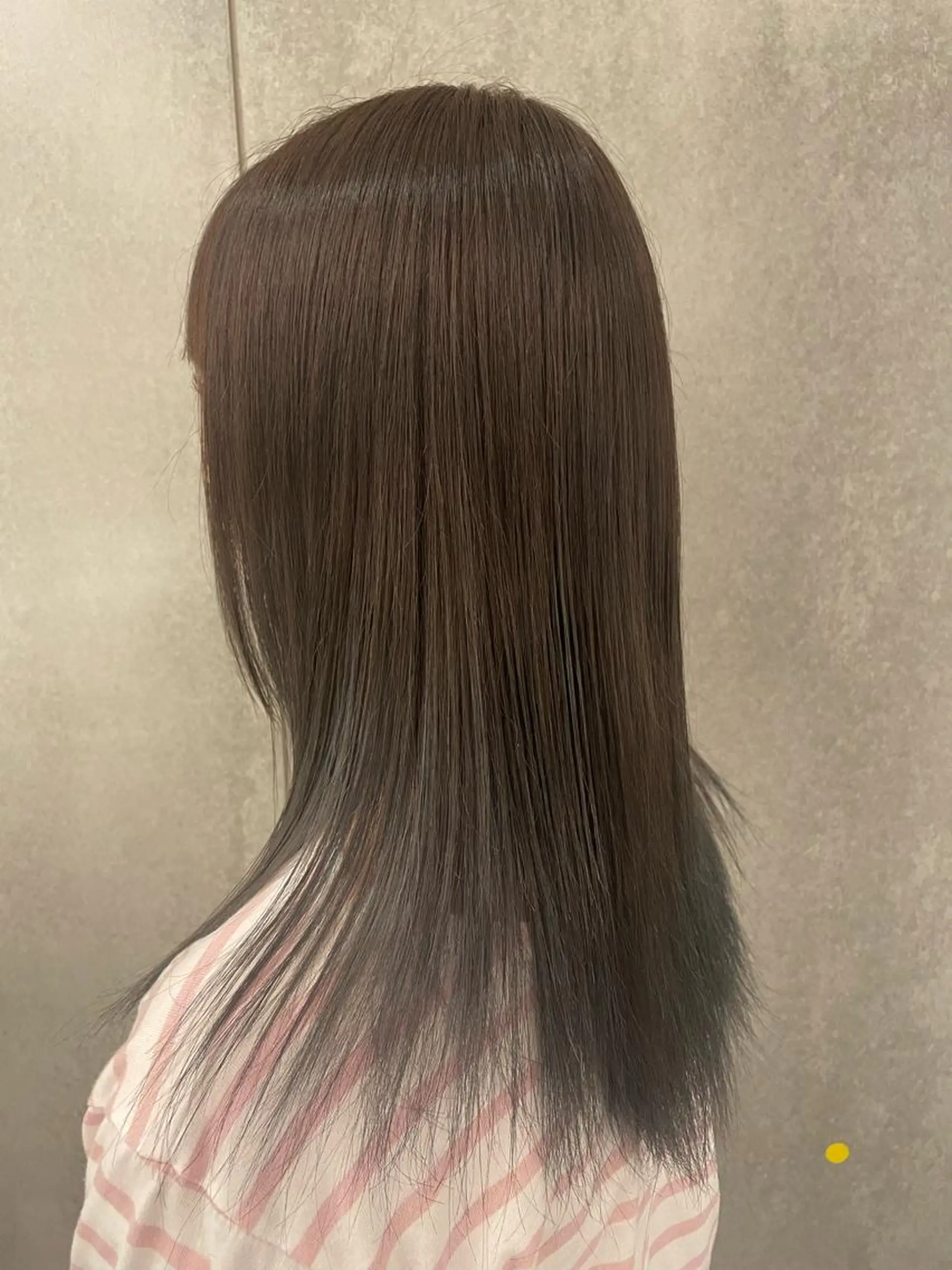 セミロング カラー ウォーレントリコミ  ニューヨーク所属・西梅田直結🌹 若林梨音のヘアスタイル