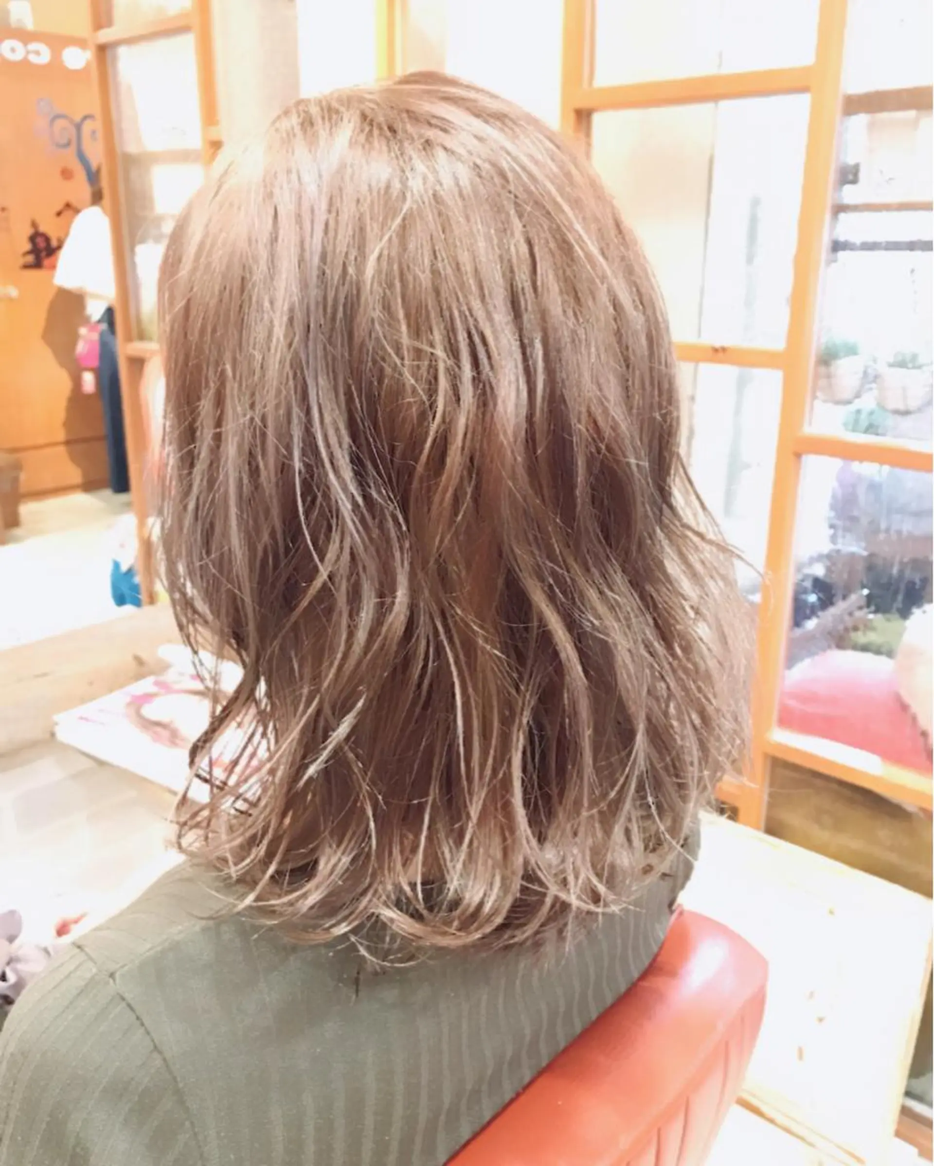 ミディアム カラー アッシュ アッシュグレー アッシュグレージュ グレージュ ハイライトカラー 増子 幹樹のヘアスタイル