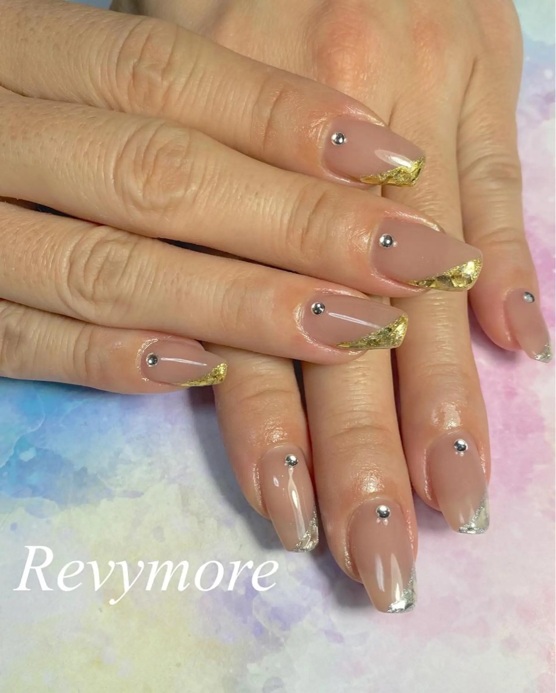 ショート ネイル フレンチネイル ジェルネイル ガラスフレンチ ゴールド ニュアンスネイル nail salon Revymore所属・nail salon Revymoreのネイルデザイン