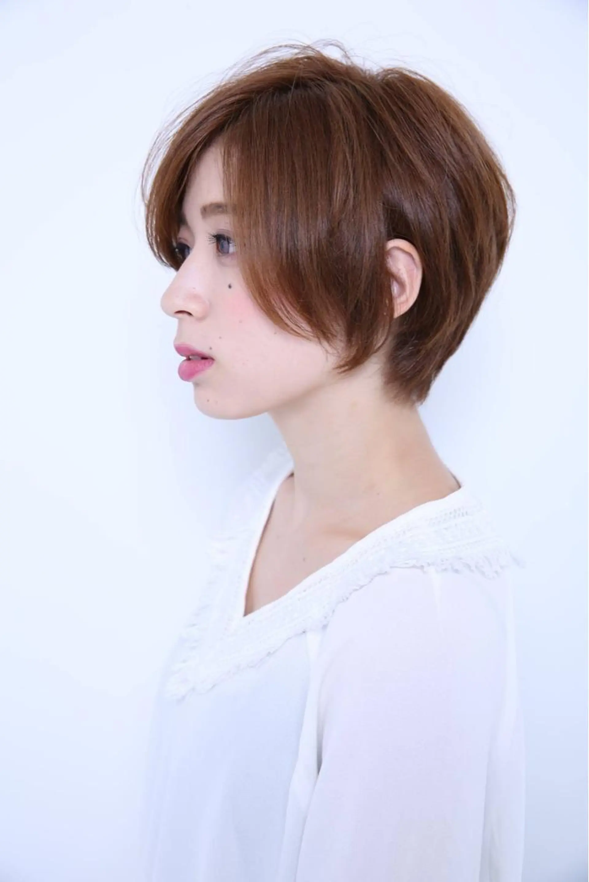 ショート ブリーチなしダブル/ レイヤーカット 小棹のヘアスタイル