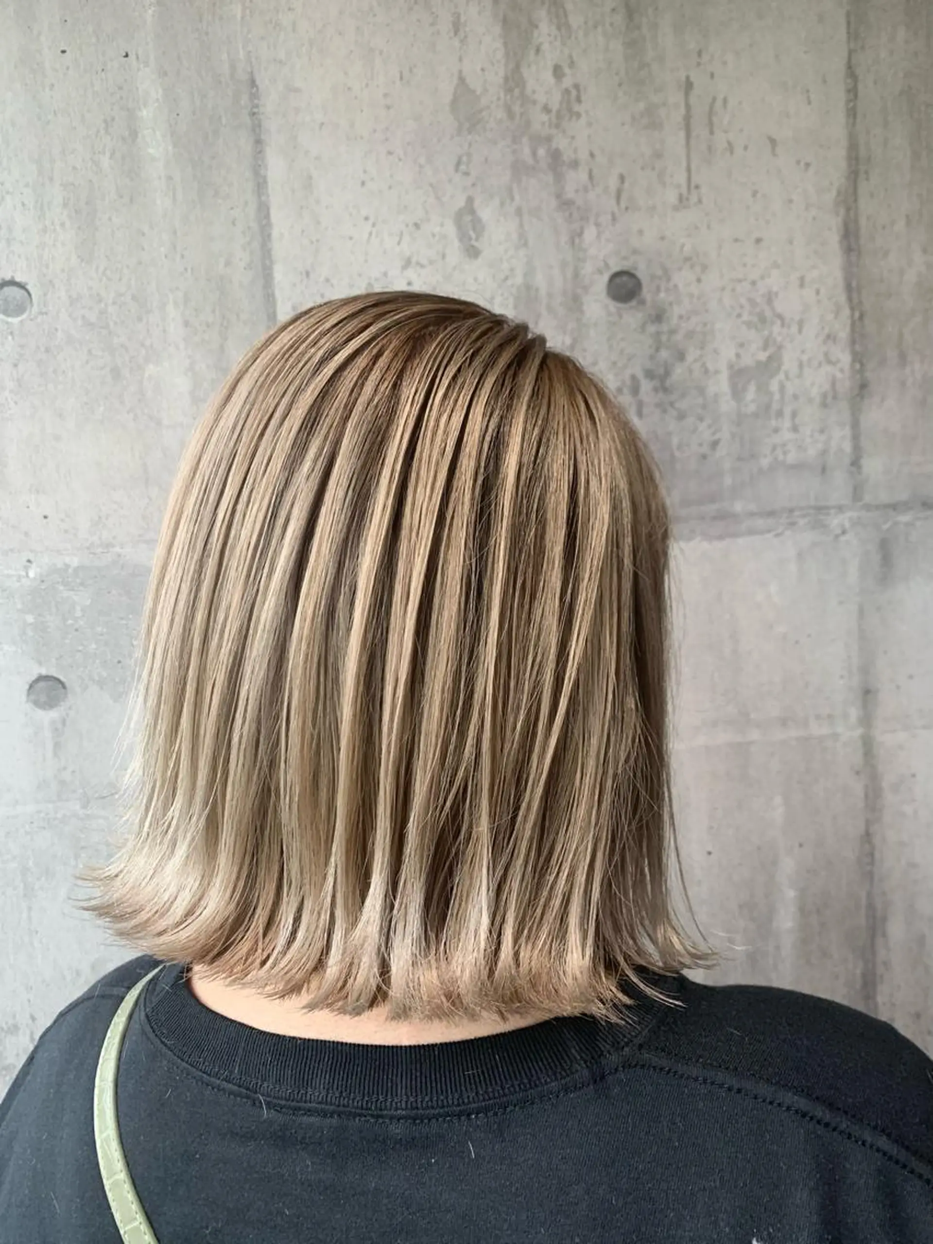 ミディアム カラー ベージュカラー mimiiy梅田 中崎町ハイトーンのヘアスタイル