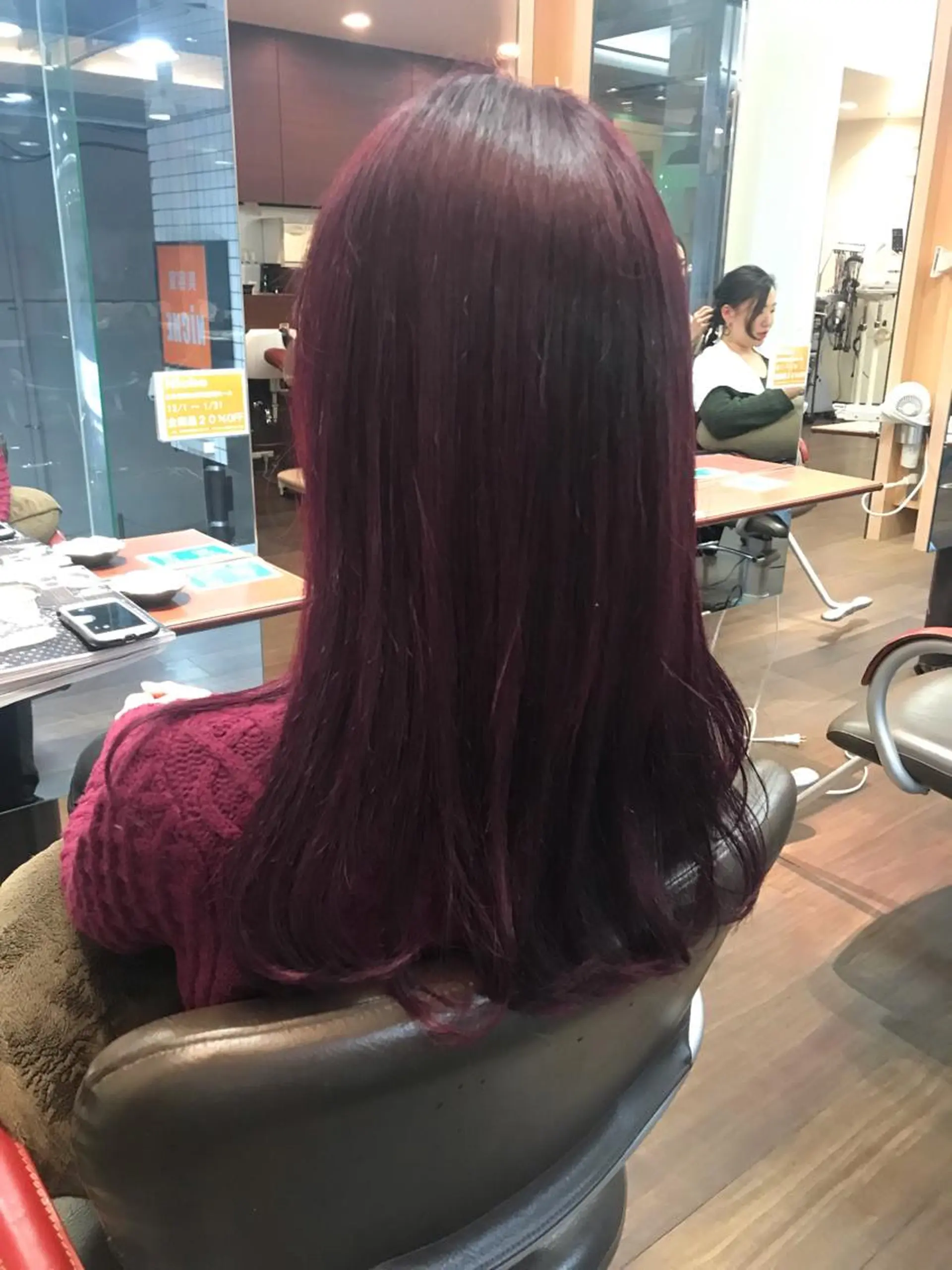 セミロング カラー ボルドーカラー レッドカラー WAVE所属・西川 佑樹のヘアスタイル