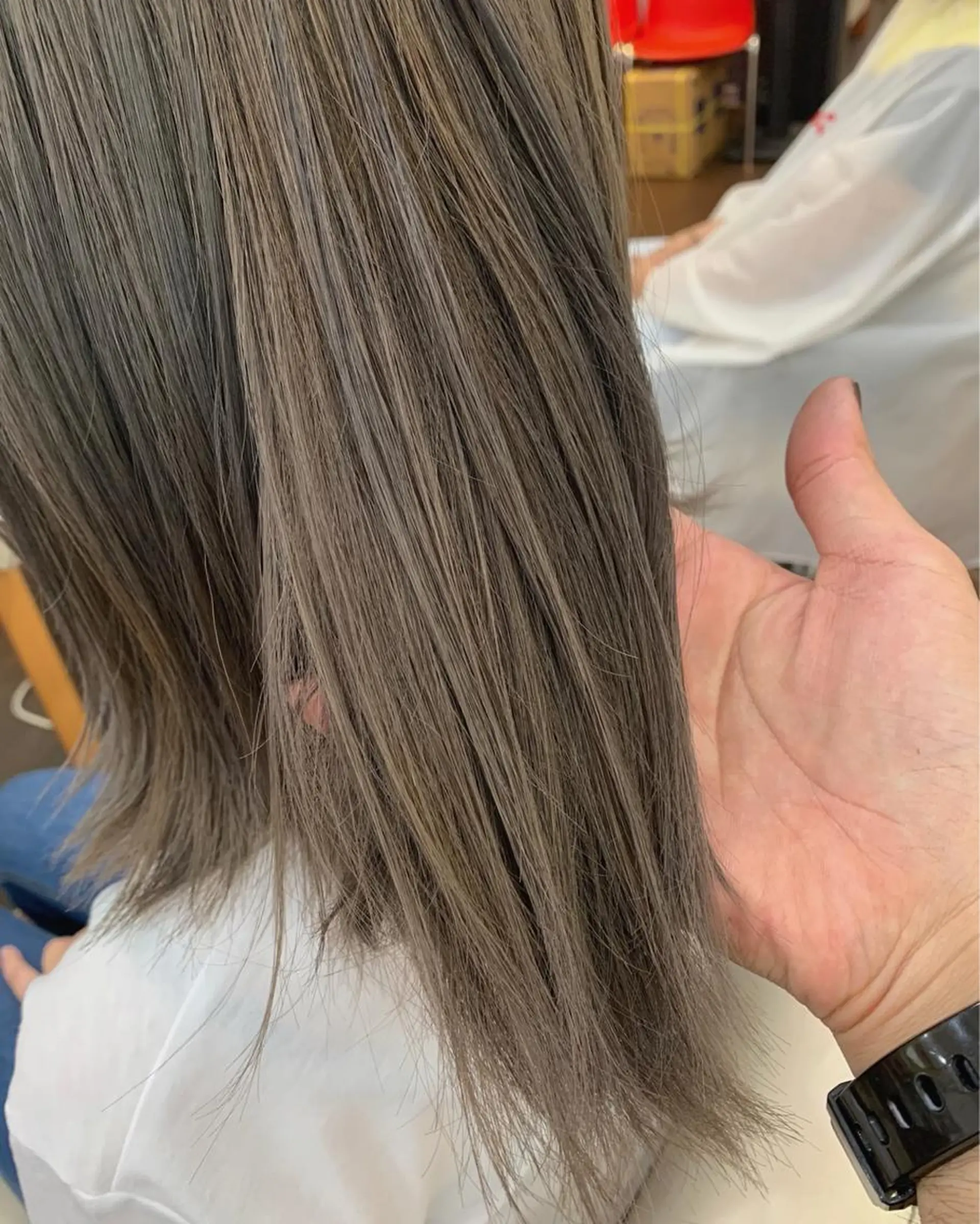 セミロング カラー ヘアアレンジ ベージュカラー 今村公介 ブリーチ特化、派手髪のヘアスタイル