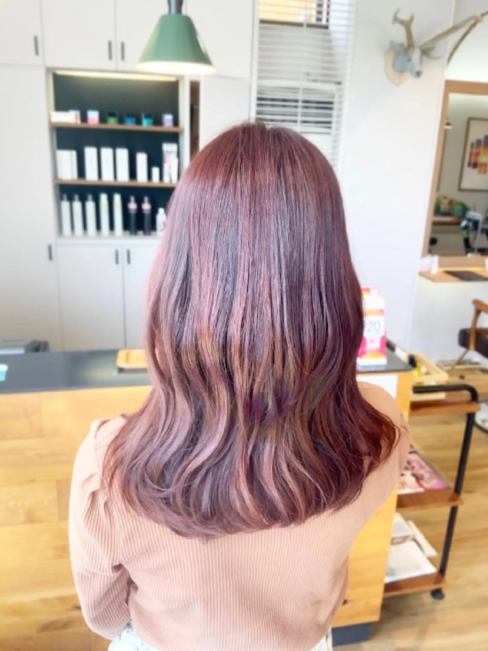 カラー ピンクカラー バイオレットカラー カット ヘアカラー トリートメント 堀 望美のヘアスタイル