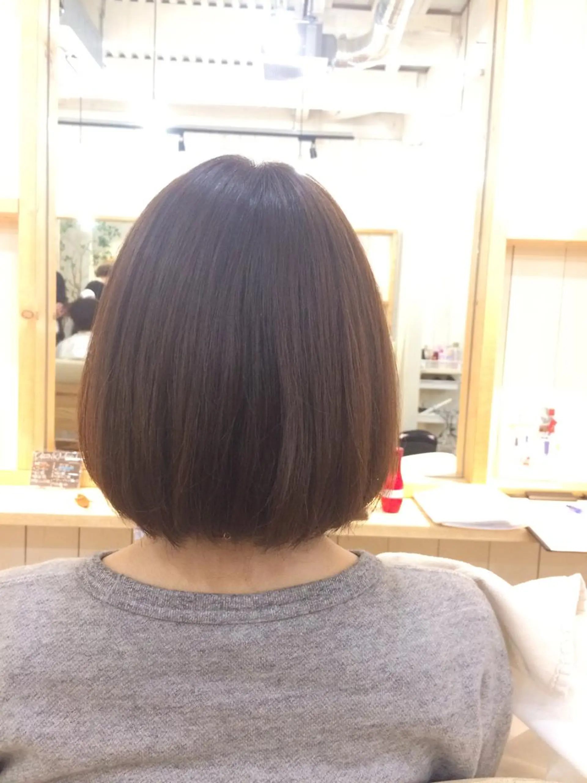 ショート カラー イルミナカラー DEE okazakiのヘアスタイル