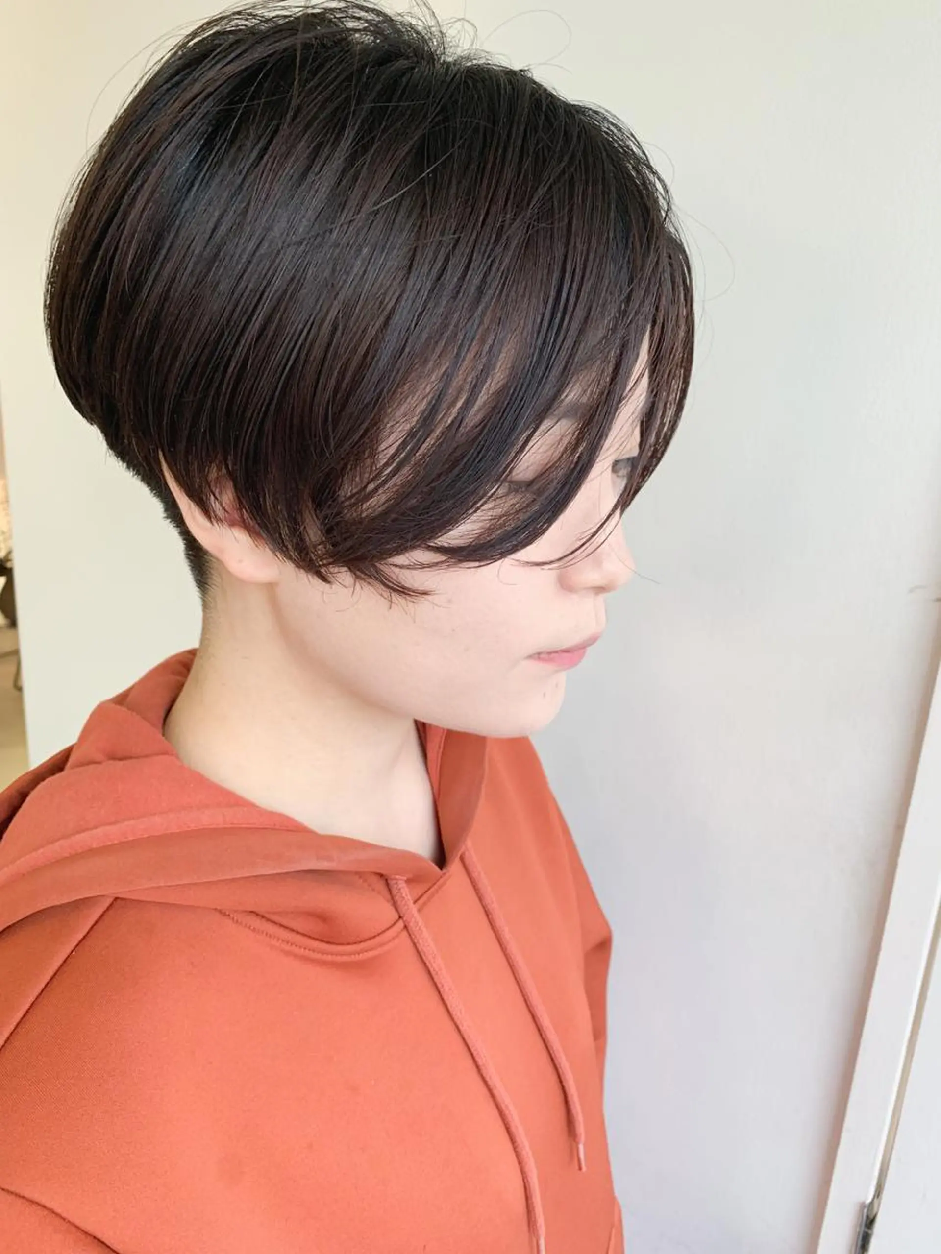 ショート nuu所属・💜ショート💜 ウルフ、ボブ二色亜美のヘアスタイル