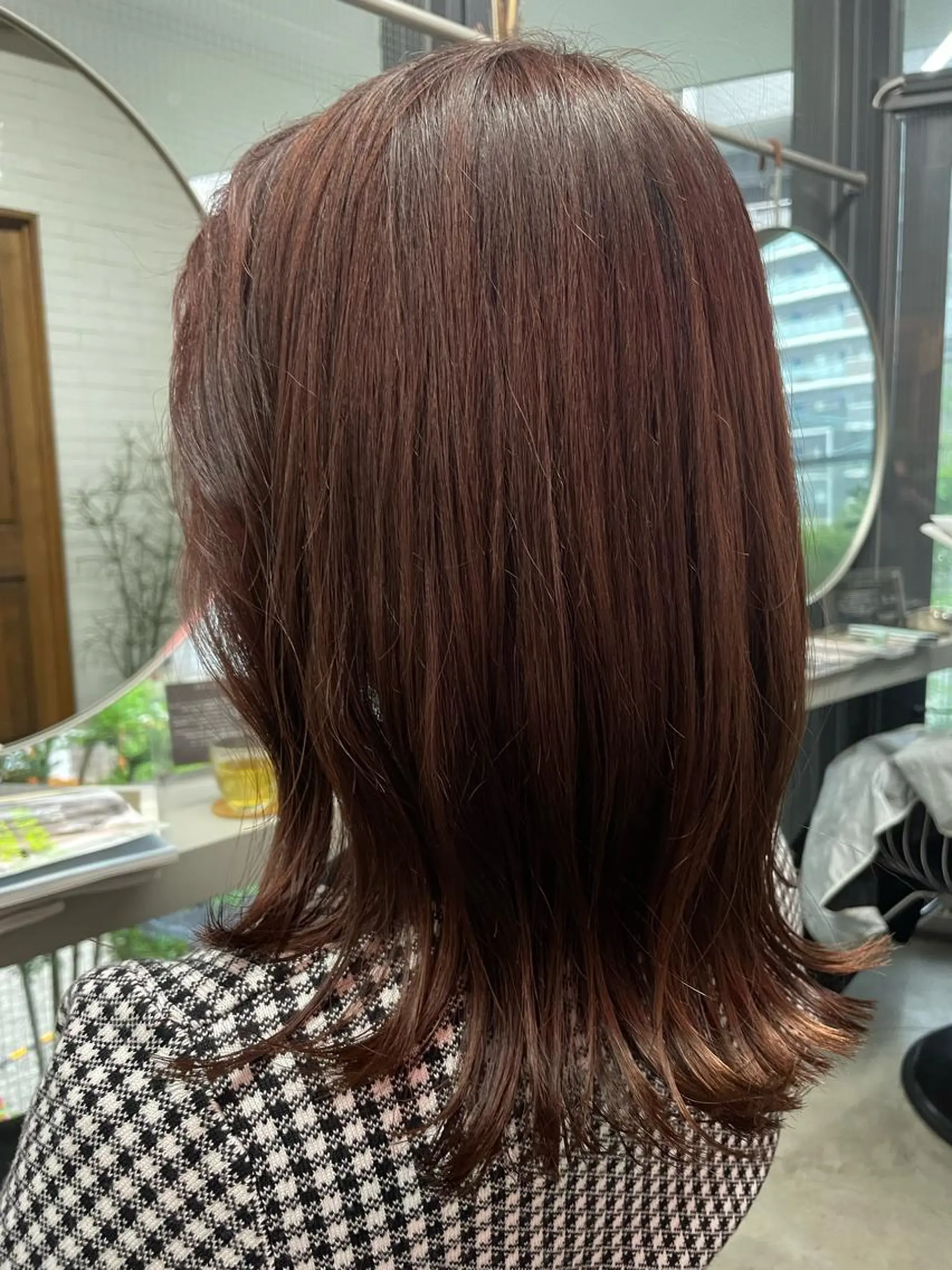 ミディアム カラー アッシュ ベージュカラー ピンクカラー ピンクアッシュ ピンクベージュ やすだ しおりのヘアスタイル