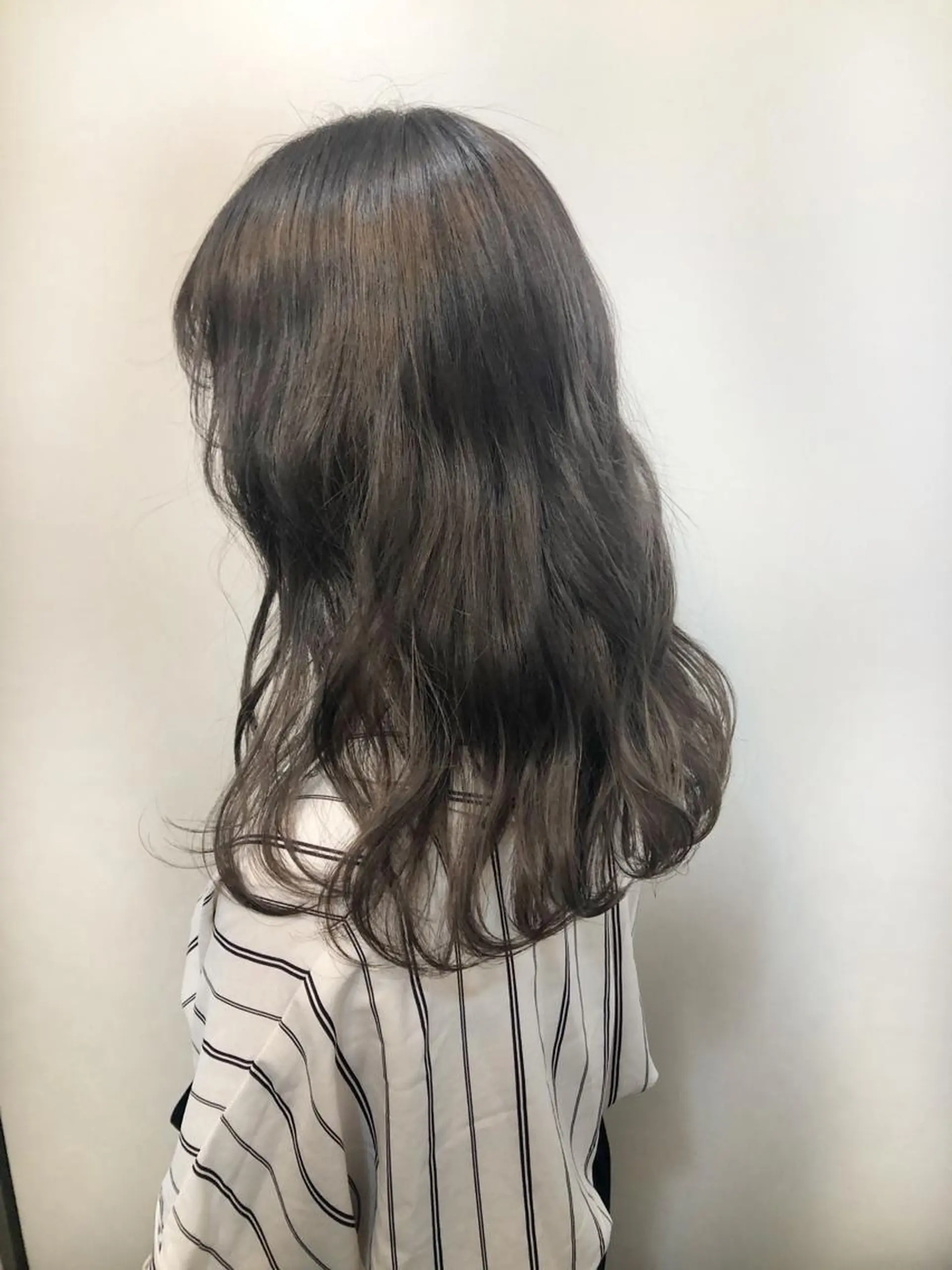 セミロング カラー ダークグレー カット ヘアカラー 女性リピ90%🍨 🩷佐藤みずきのヘアスタイル