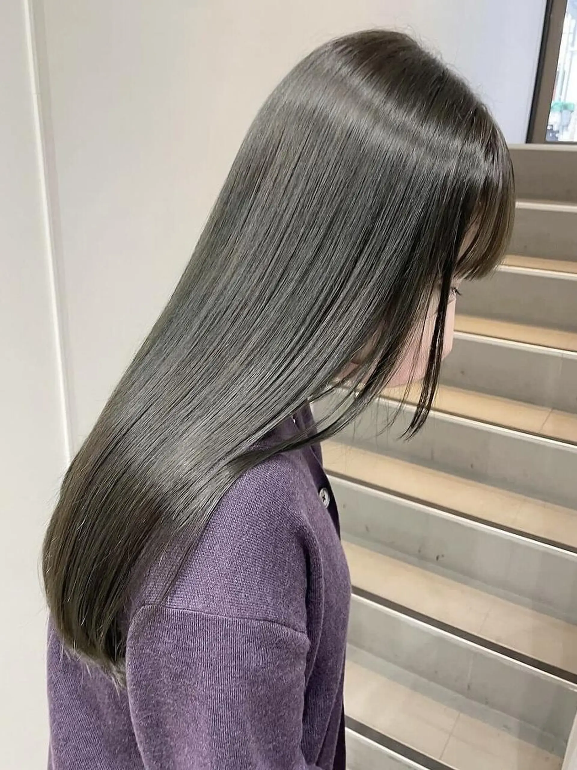 ロング カラー アディクシーカラー ブリーチ ダブルカラー ハイライトカラー ブリーチなしカラー トリートメント qiie リタッチ 黒染め　ワンカラーのヘアスタイル