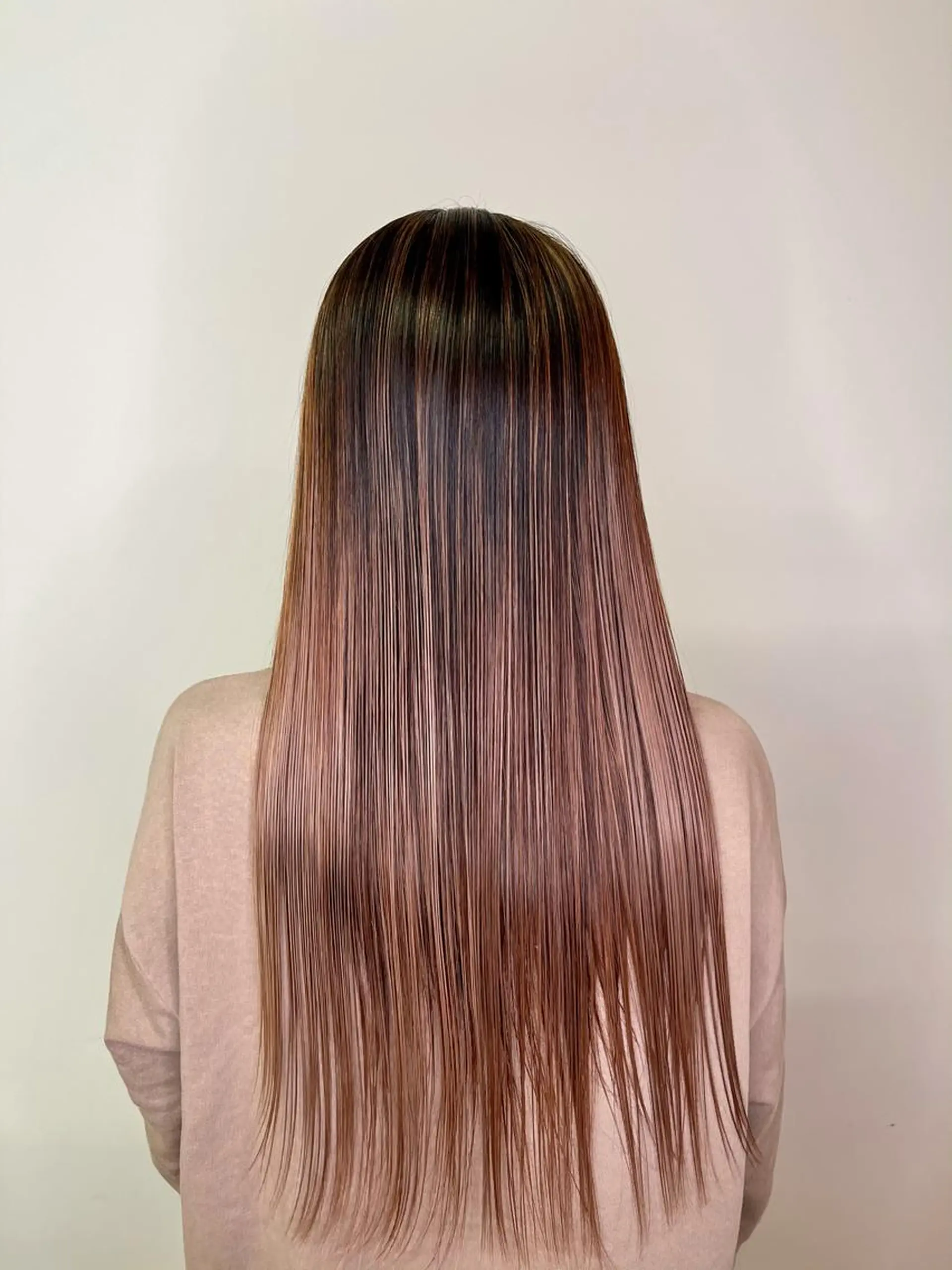 ロング カラー ベージュカラー 透明感カラー ピンクカラー ピンクベージュ Afinar　 tomoのヘアスタイル