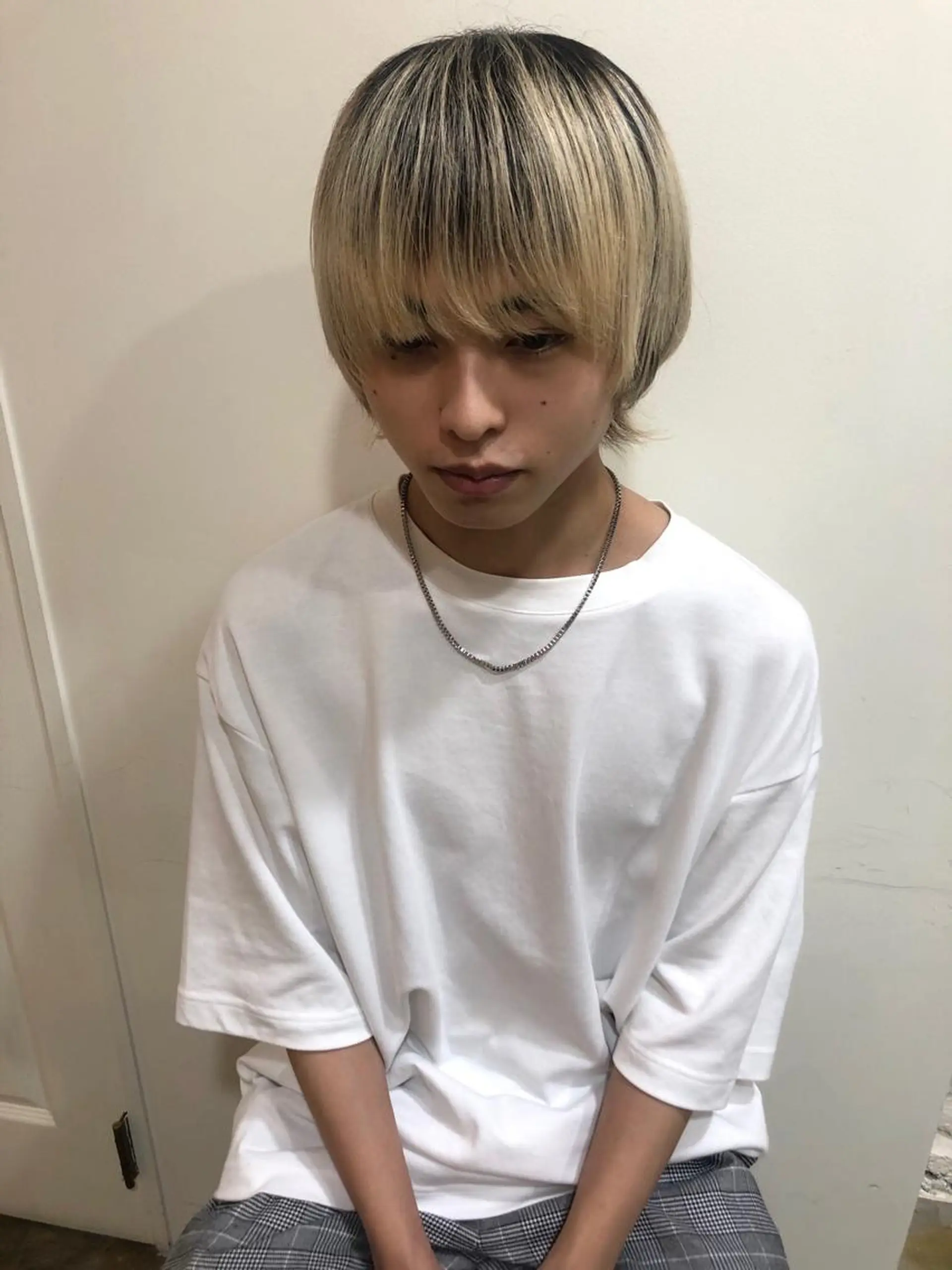 メンズ MIOベージュカラー 柔らかいカラーのヘアスタイル