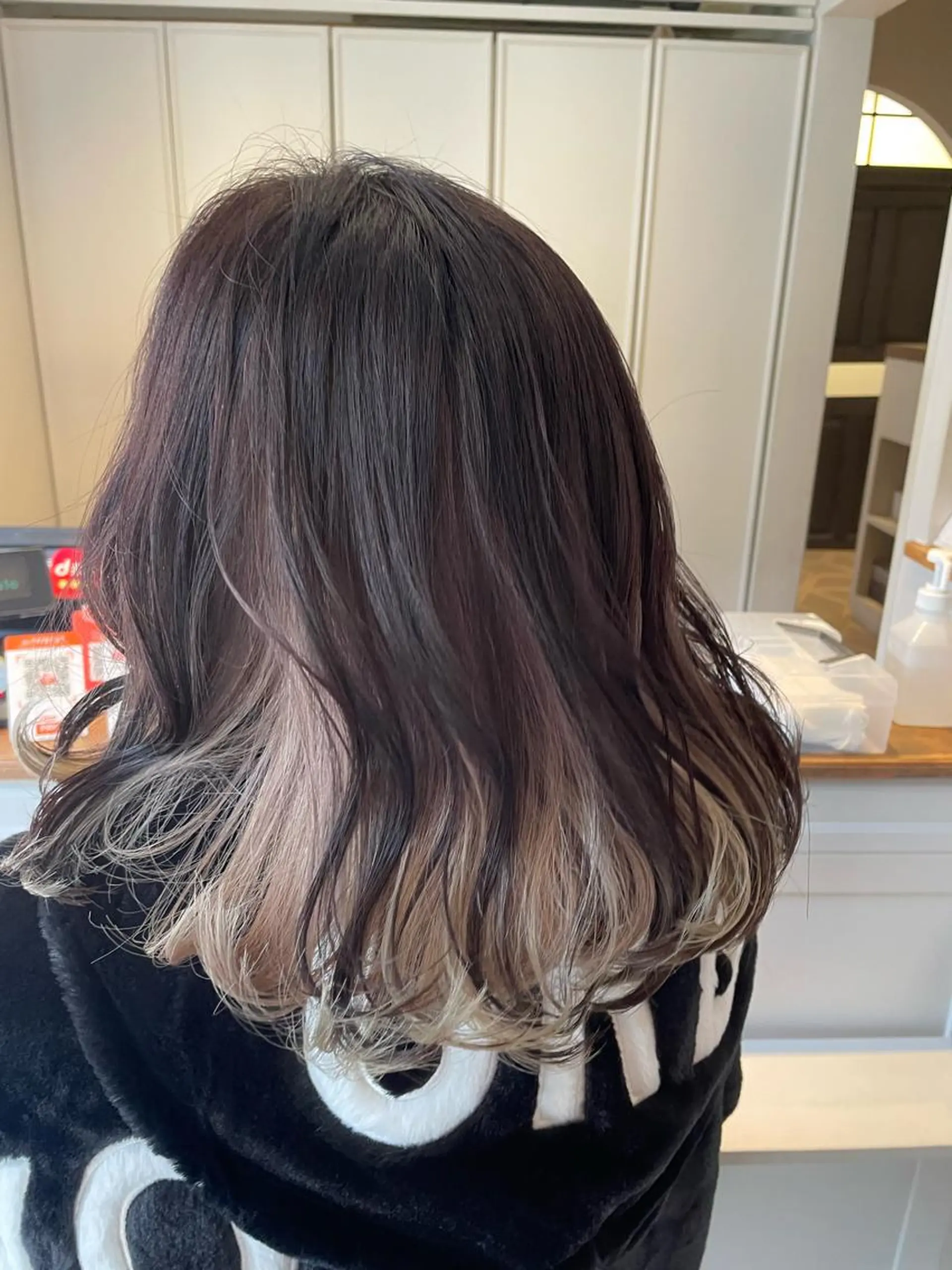 カラー 栗林 茉那のヘアスタイル