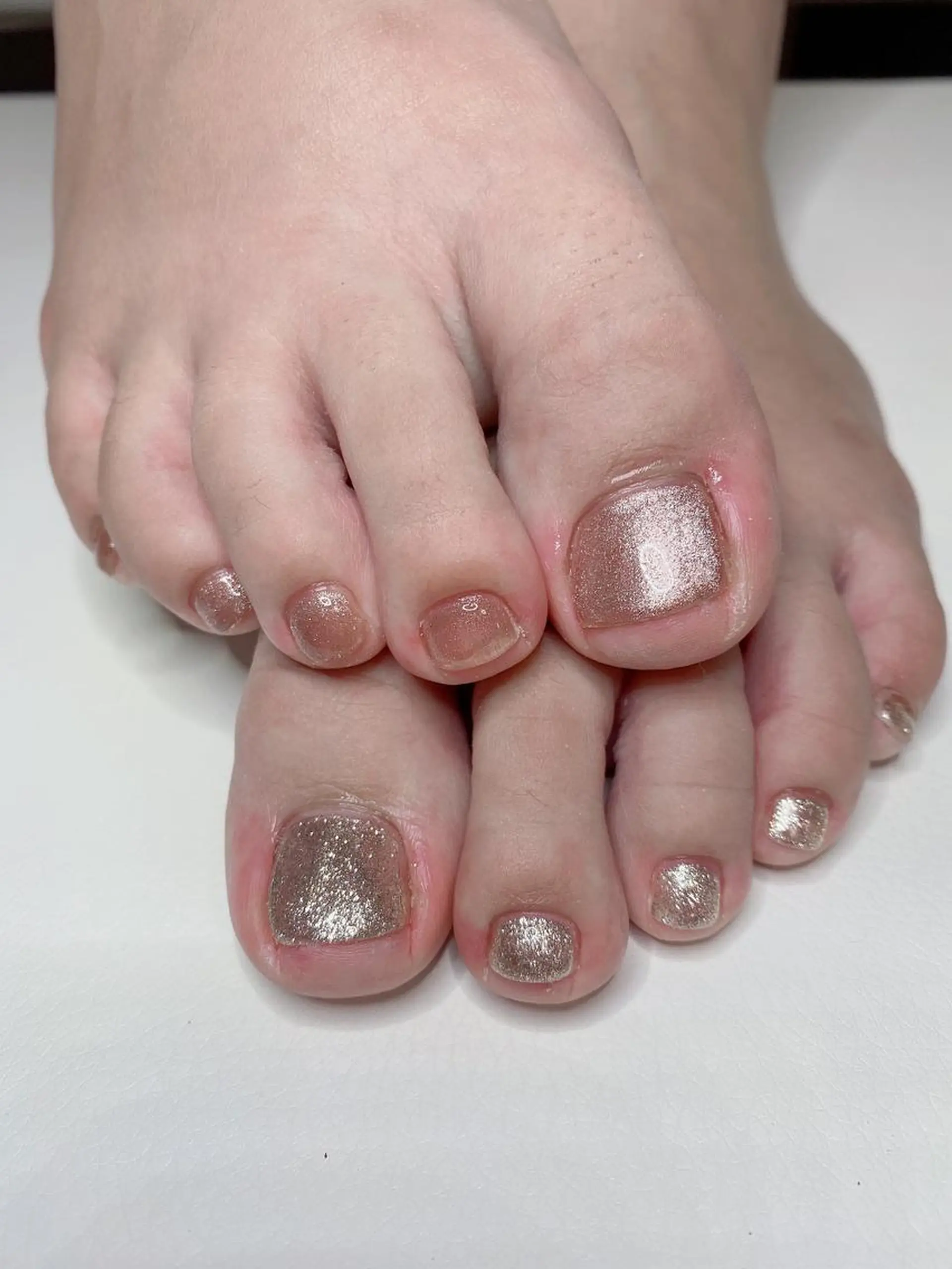 ネイル フットネイル ゴールド ラメ(グリッター) マグネットネイル ワンカラーネイル Jasmine nailsalon所属・ジャスミン ネイルサロンのネイルデザイン