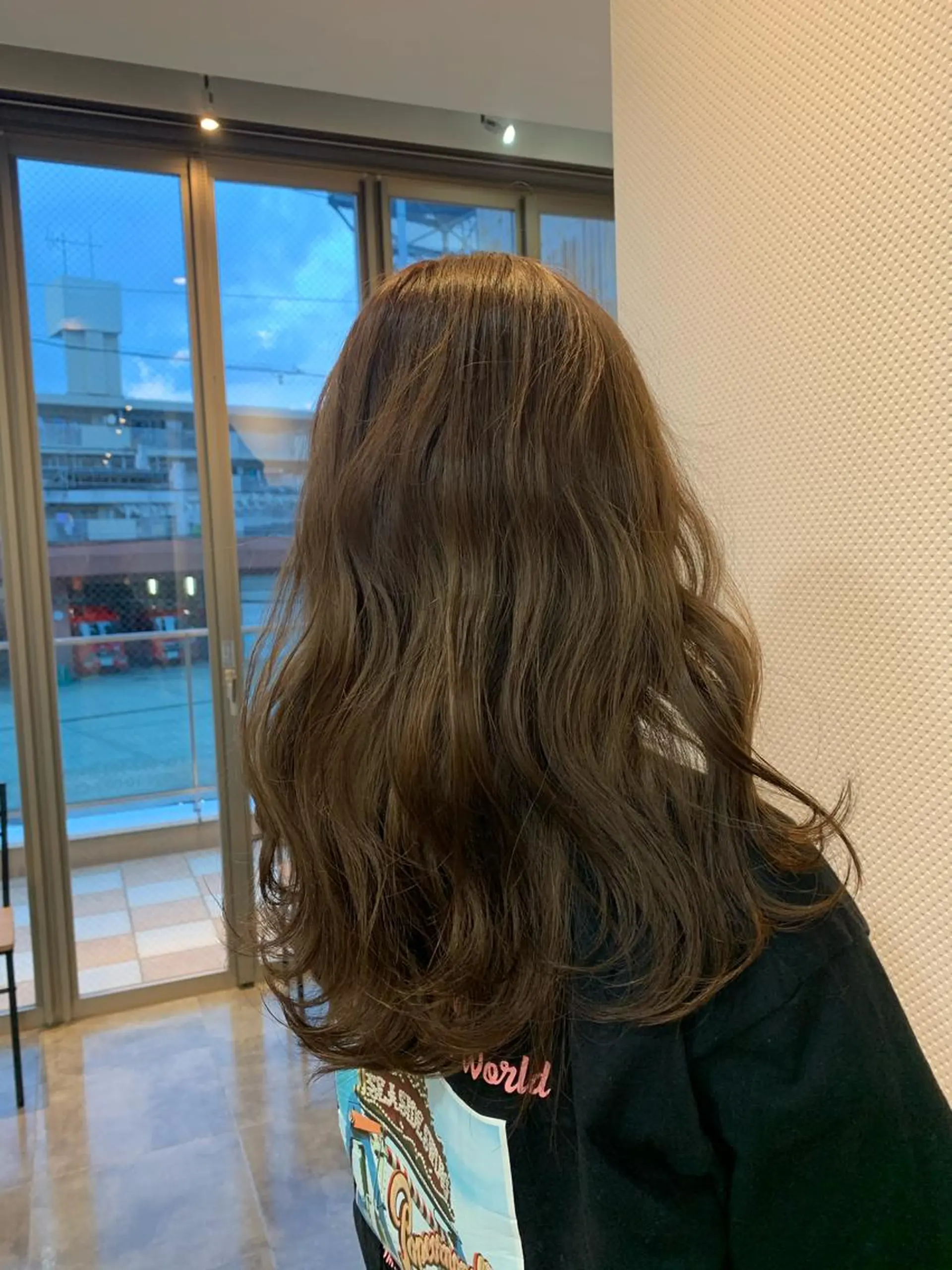 ロング カラー ベージュカラー 透け感✨ダメージレス カラーHana🤍のヘアスタイル