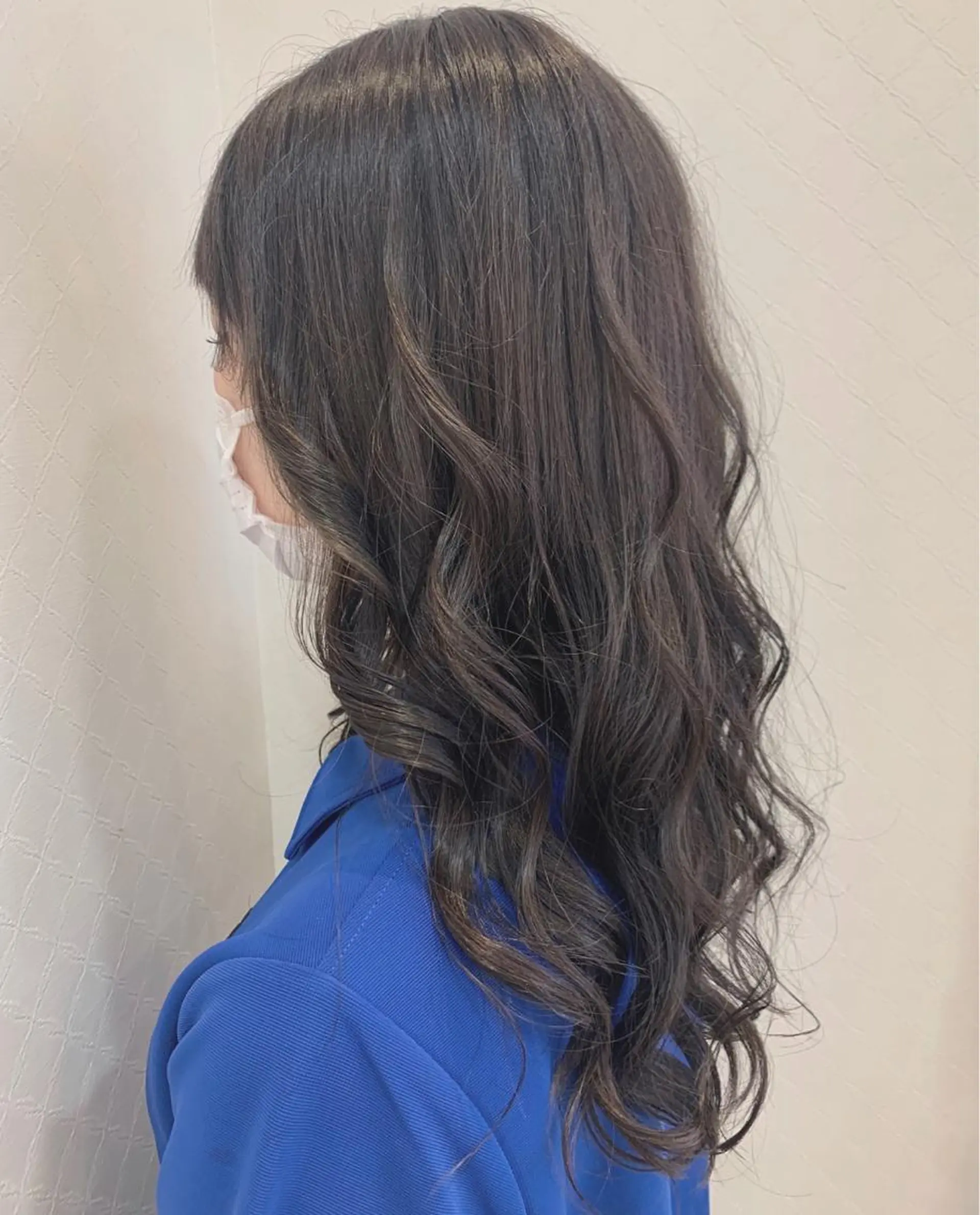 ロング カラー 岩本 菖のヘアスタイル