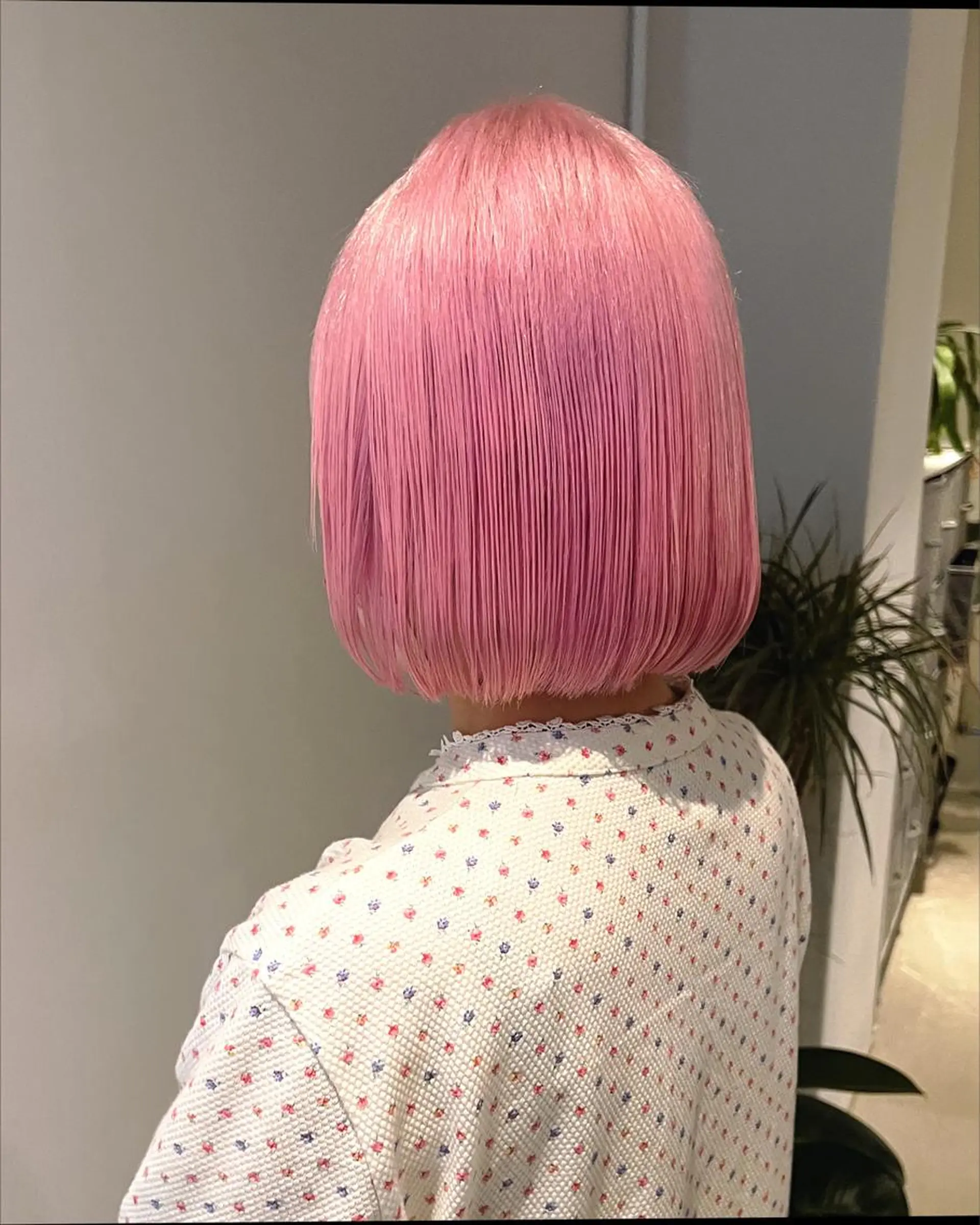 ミディアム カラー RAIMA ハイトーン/ベージュのヘアスタイル