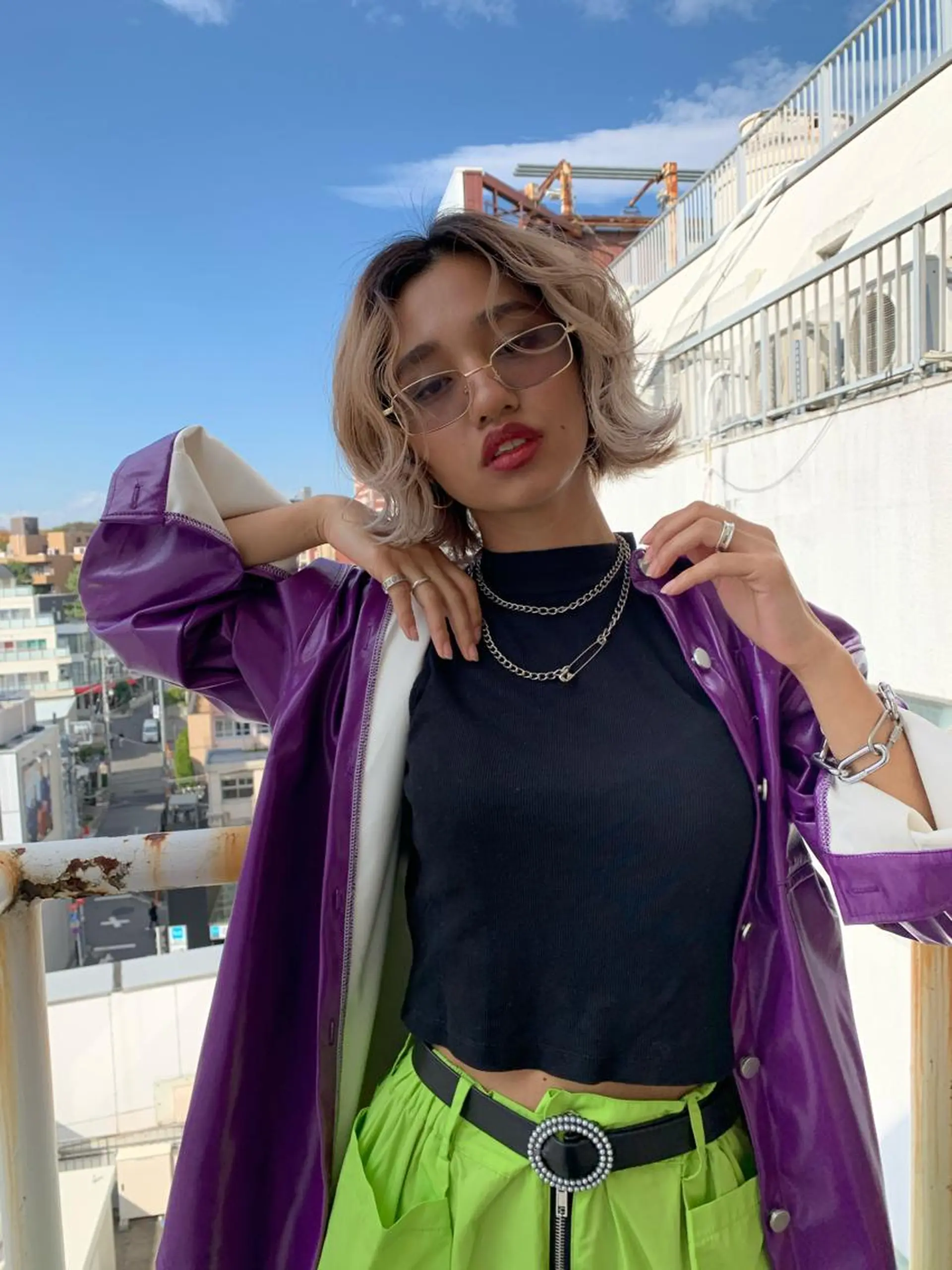 ショート カラー ヘアアレンジ ブリーチ グレージュ シルバー シルバーグレージュ カット ヘアカラー トリートメント 艶ハイトーン/ヘア アレンジAYAKAのヘアスタイル