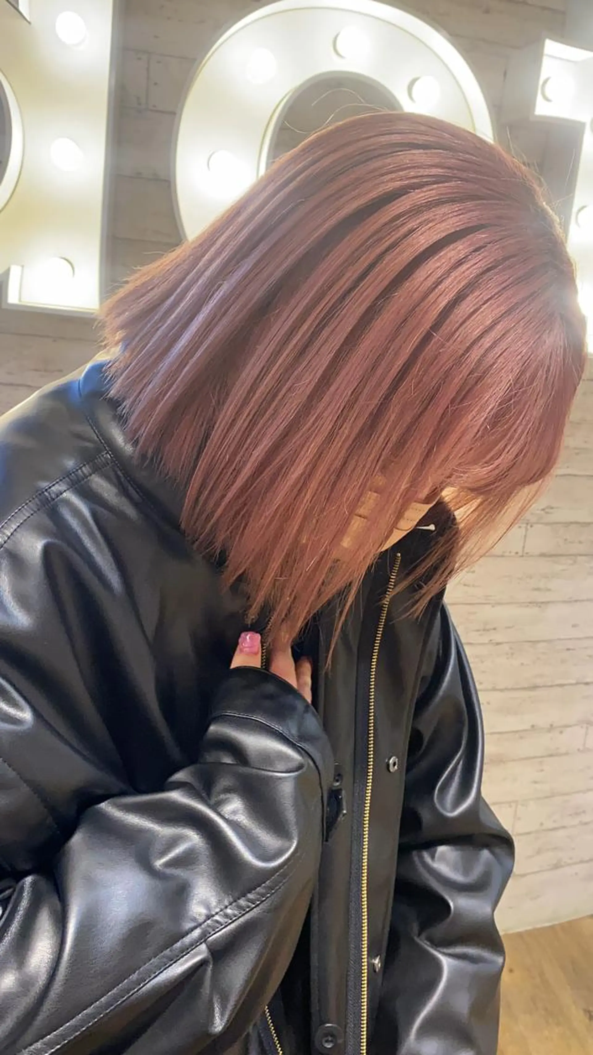 ミディアム カラー hair salon dot.tokyo color所属・MANAMI 🥀ウルフカットのヘアスタイル