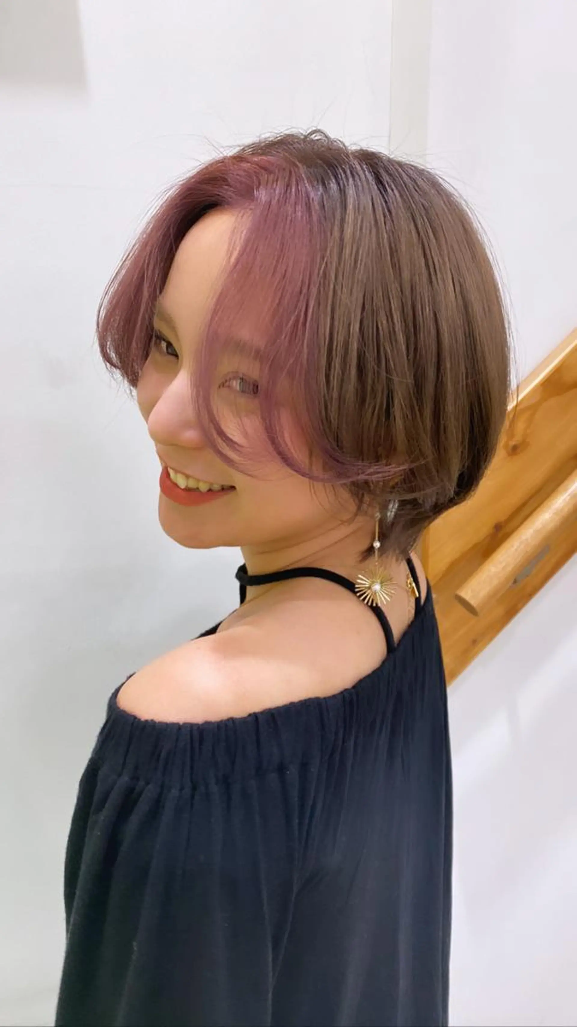 ショート カラー ミストバング  フェイスフレーミング ピンクカラー ヘアアレンジ にいた　かづしげのヘアスタイル