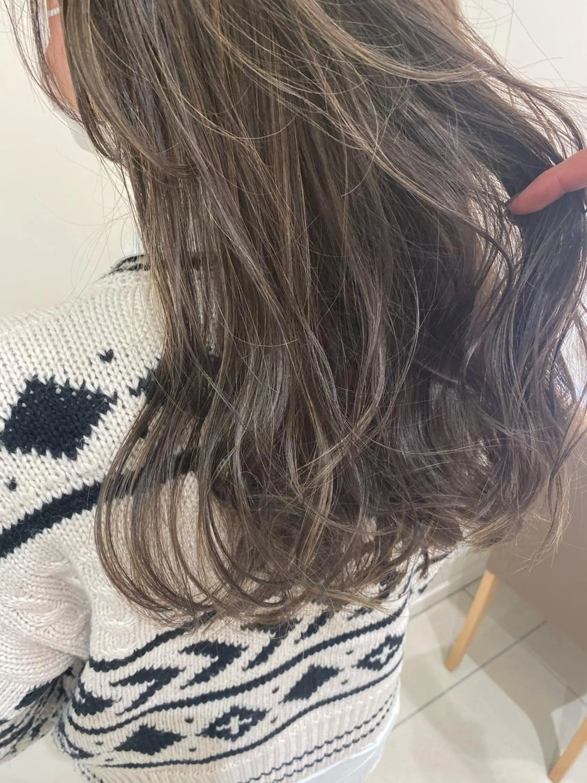 セミロング カラー ヘアカラー トリートメント 細めハイライト🩶 ボブ/レイヤーカットのヘアスタイル