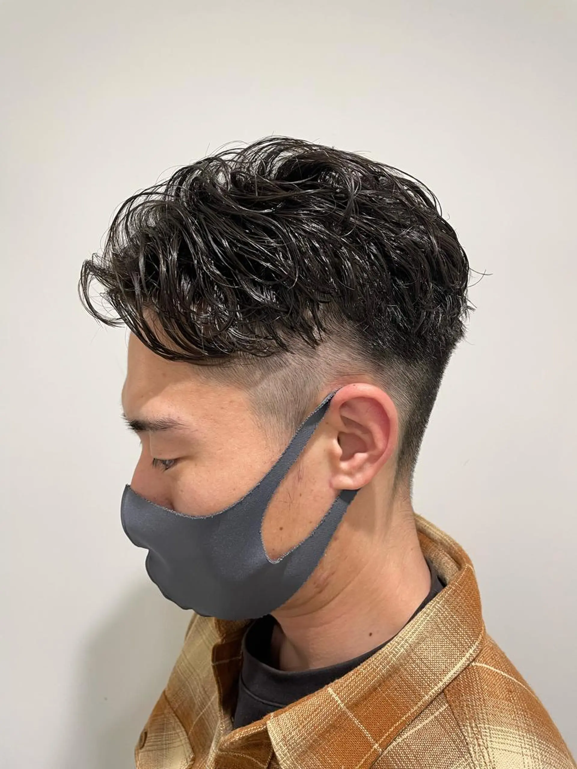 セミロング パーマ ヘアアレンジ メンズ カット パーマ トリートメント ヘッドスパ ヘアセット 艶カラー の達人のヘアスタイル