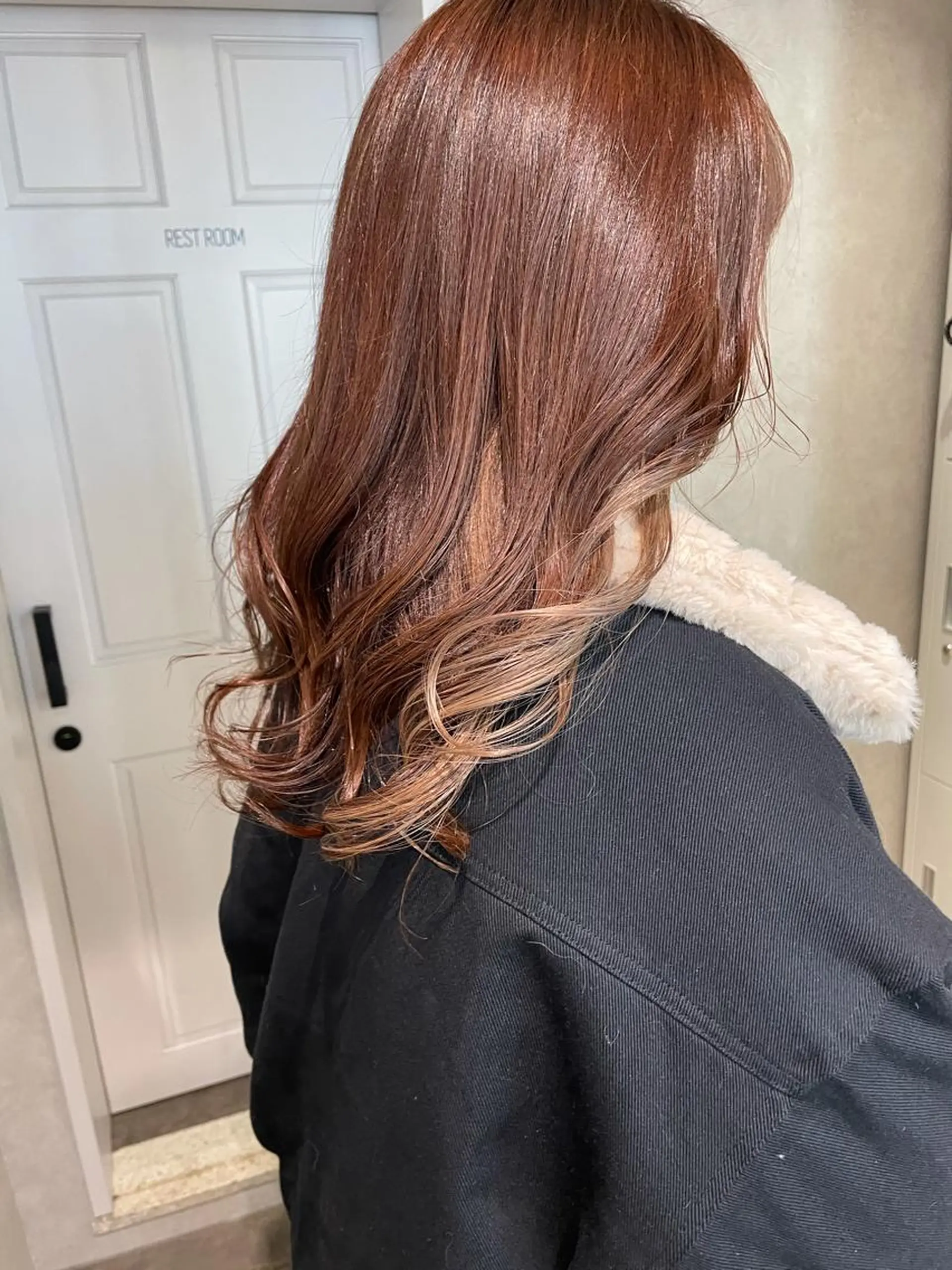 ロング カラー ベージュカラー ブリーチ ケアブリーチ イヤリングカラー ミルクティーベージュ ヘアカラー ナチュラル透明感🌱 小山美樹子のヘアスタイル