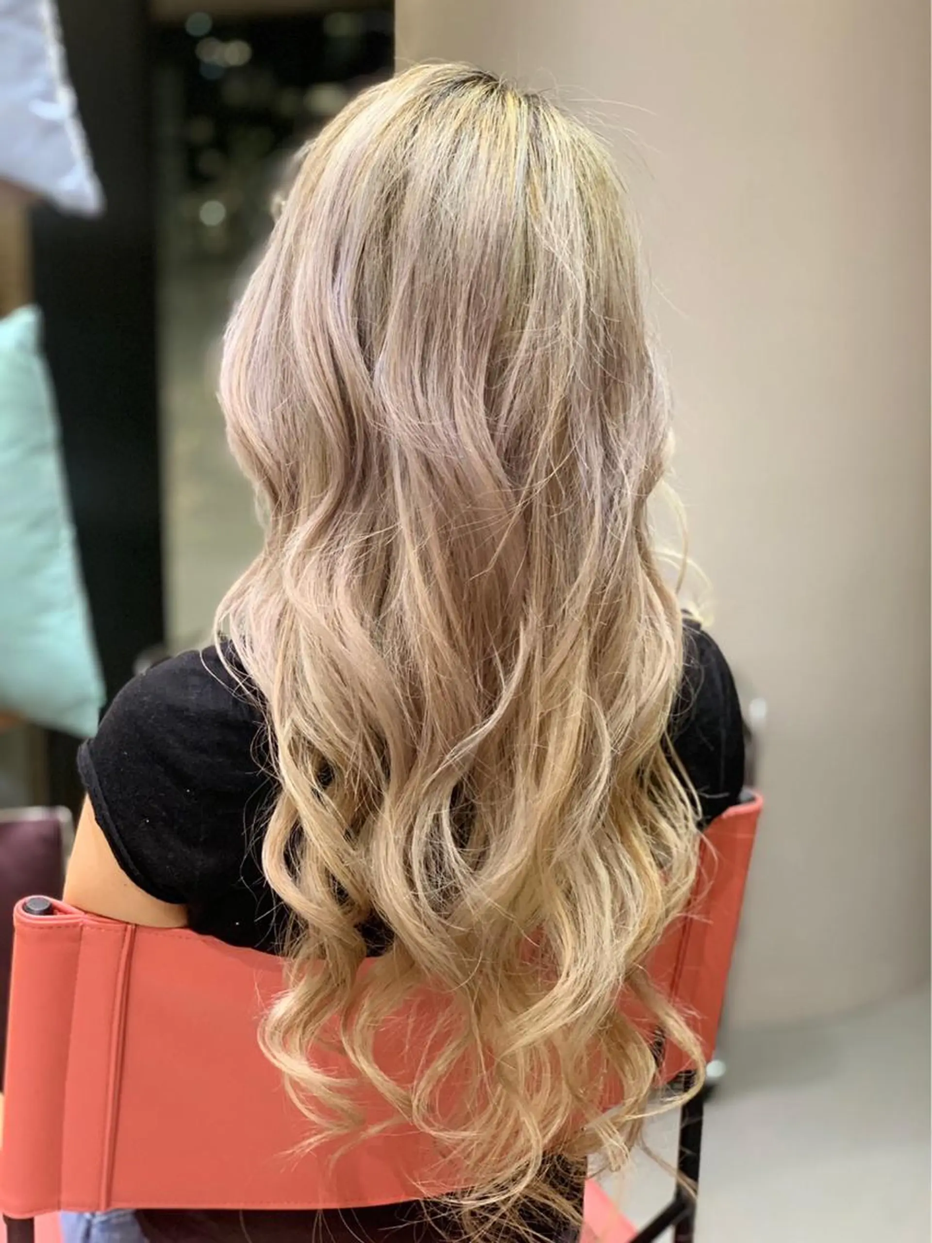 ロング カラー ブリーチ box mico. mutsumiのヘアスタイル