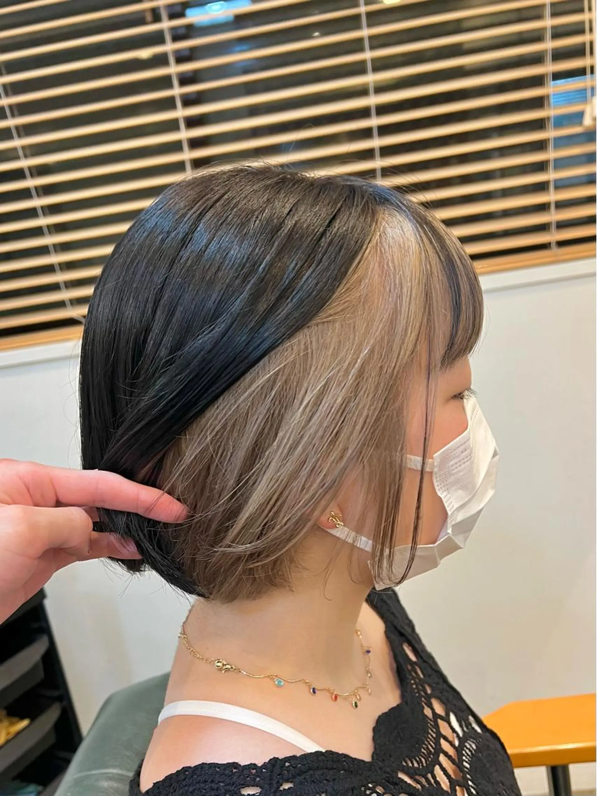 ショート ミストバング SALOWIN柏Suite所属・ブリーチ毛の縮毛矯正 ハイトーン/岡本智樹のヘアスタイル