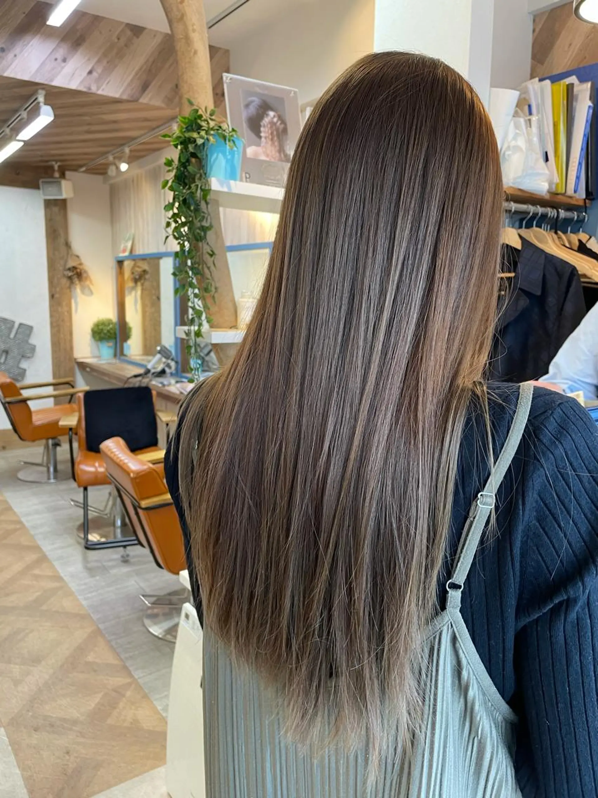 ミディアム カラー ベージュカラー ブリーチ ブリーチなしカラー ヘアカラー トリートメント カワシマ セイカのヘアスタイル