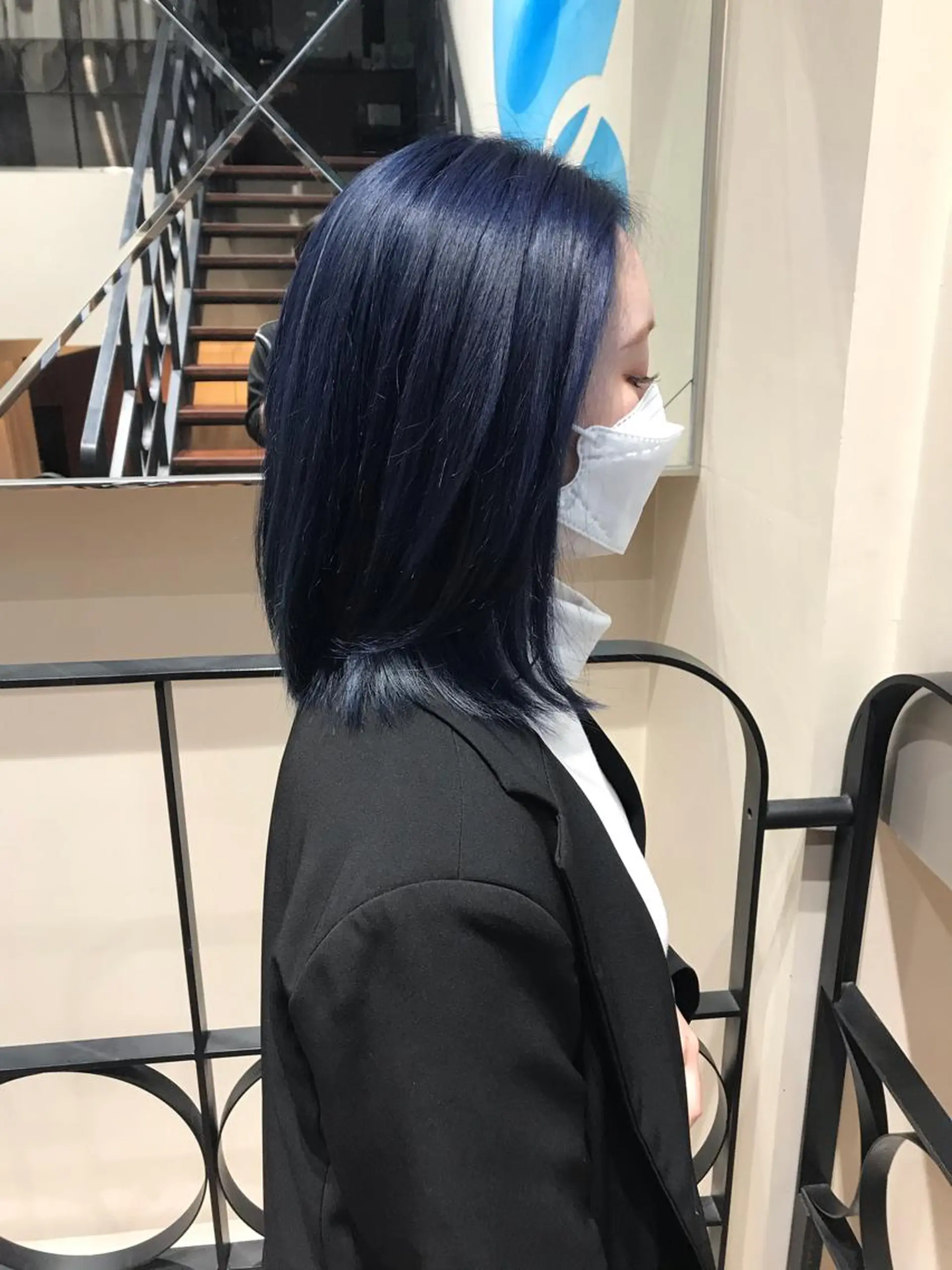 ミディアム カラー ブリーチ ネイビーカラー シルバー Rondo岐阜公式/ 岐阜No.1髪質改善のヘアスタイル