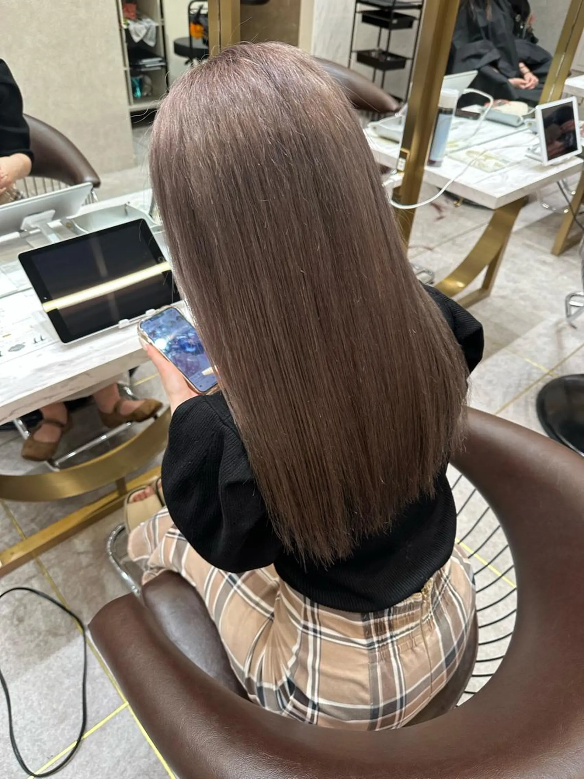 ロング カラー ヘアアレンジ ヘアカラー トリートメント yuuto🌈 冬の透け感カラーのヘアスタイル