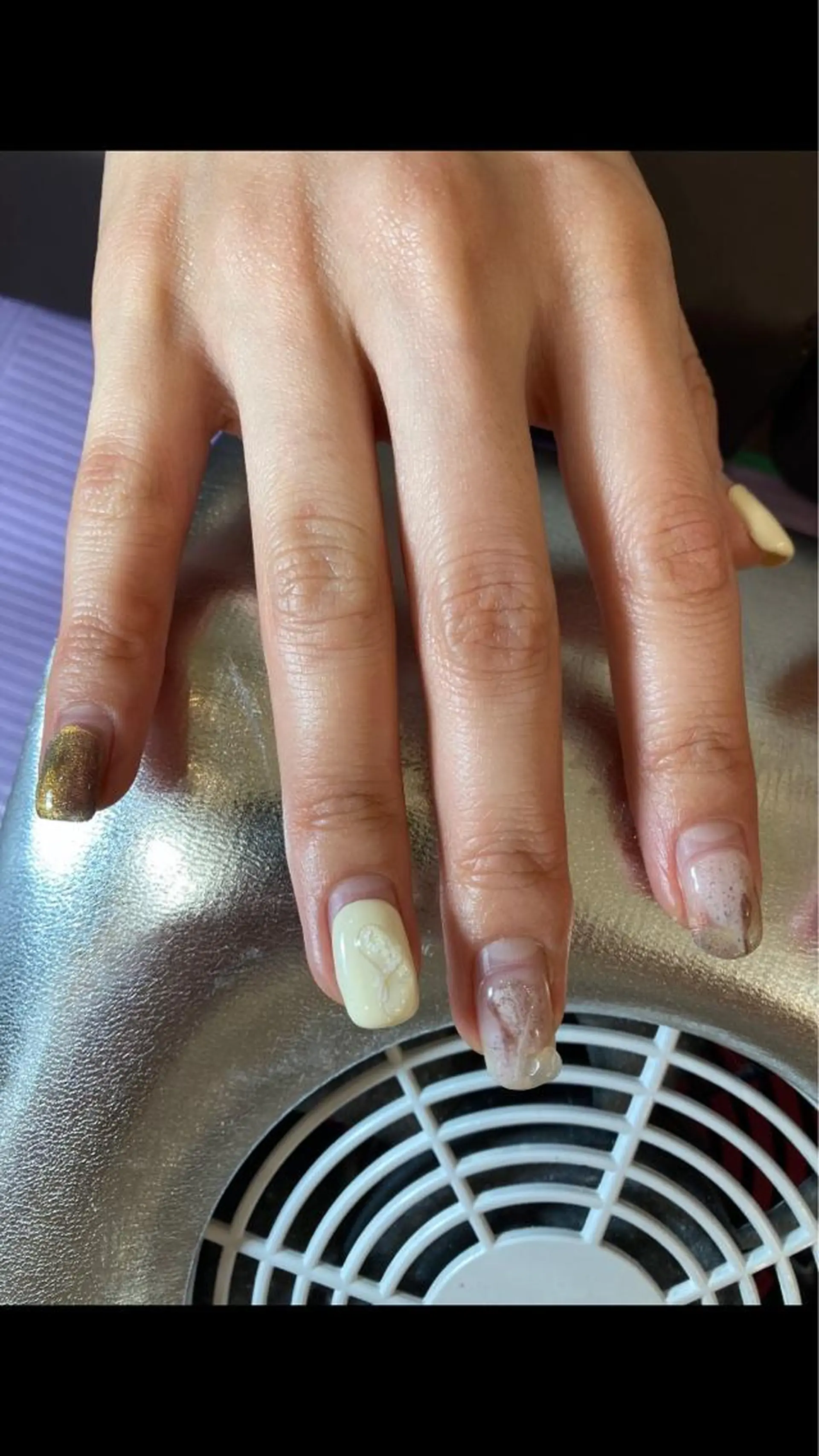 ミディアム nailsalon　hue所属・小山 羽奈のネイルデザイン