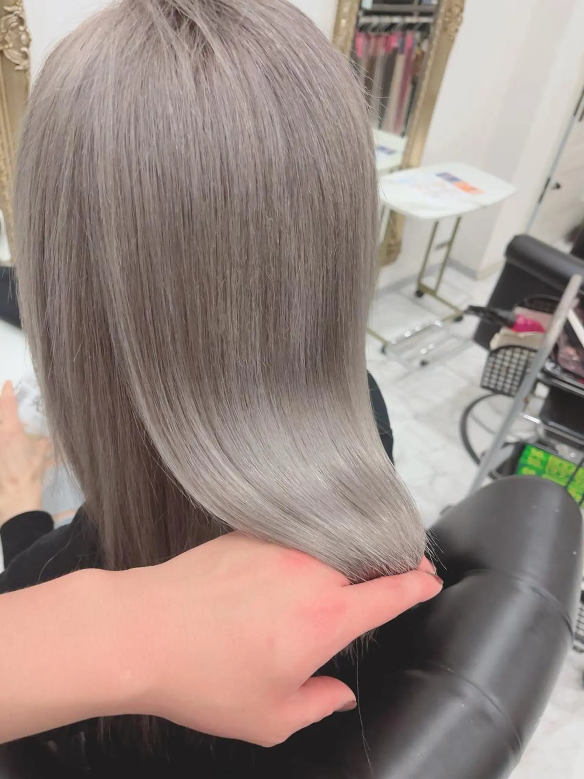 ロング ケアブリーチ&シール エクステの店和田翔莉のヘアスタイル